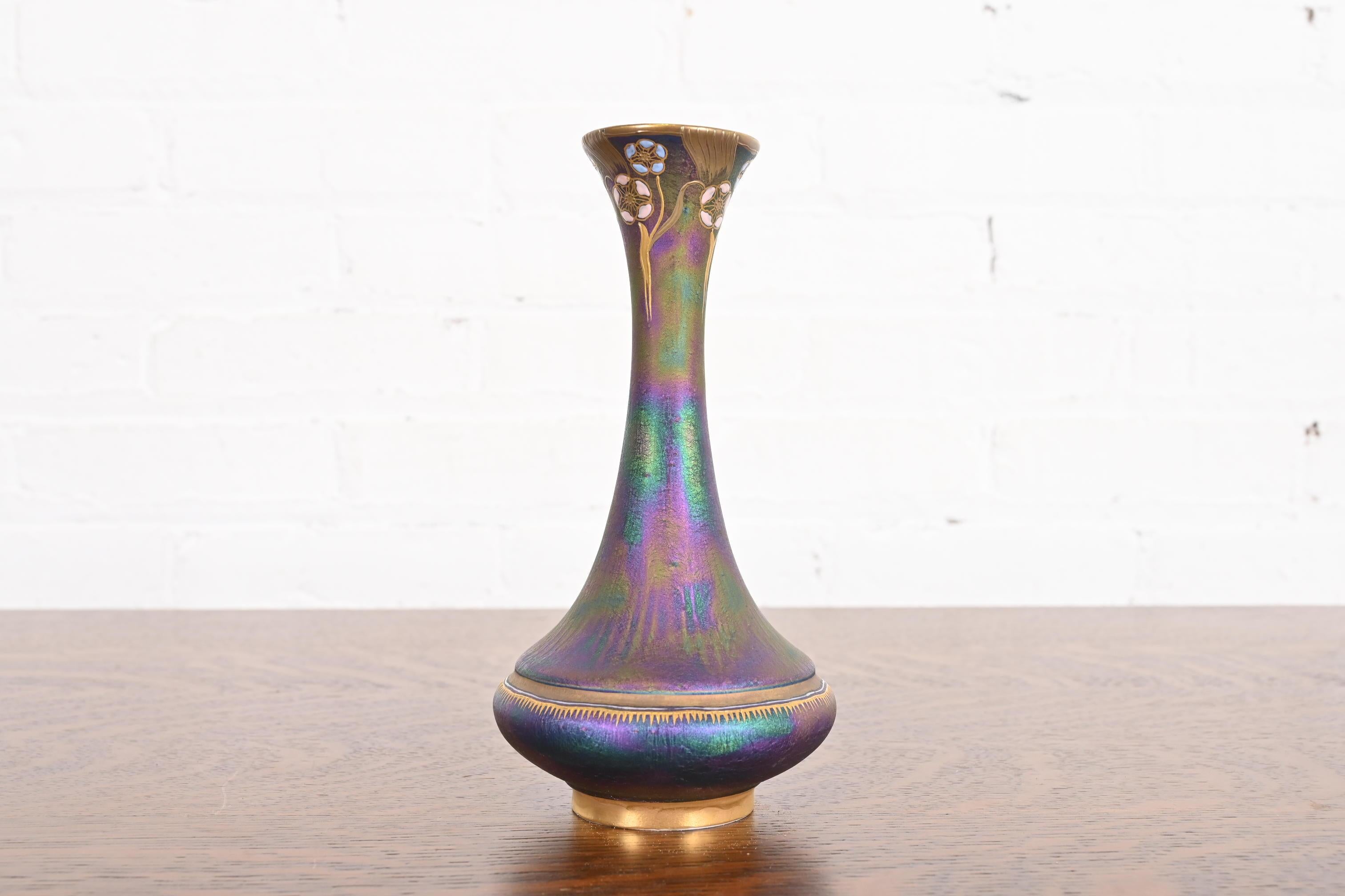 A gorgeous Art Nouveau period iridescent porcelain vase

In the manner of Loetz

By Carlsbad Porcelain

Austria, Late 19th Century

Measures: 4.5