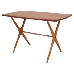 Table d'appoint en noyer de style mi-siècle moderne de Carlsson