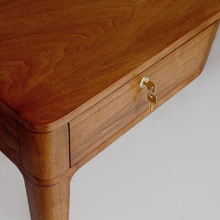 Carlton Desk In New Condition For Sale In London, GB