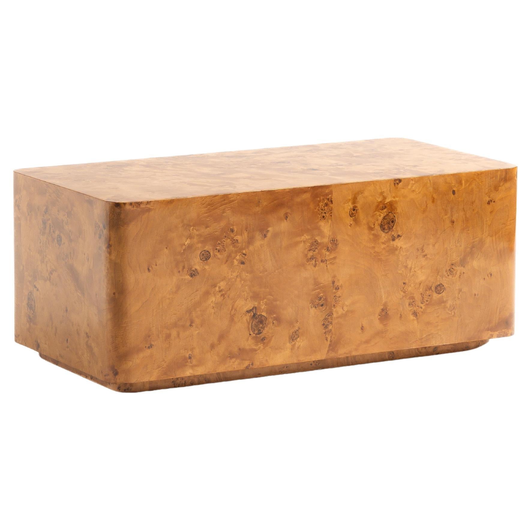 CARLTON - Distinctive. Unmistakeable. Light burl coffee table for unique space For Sale
