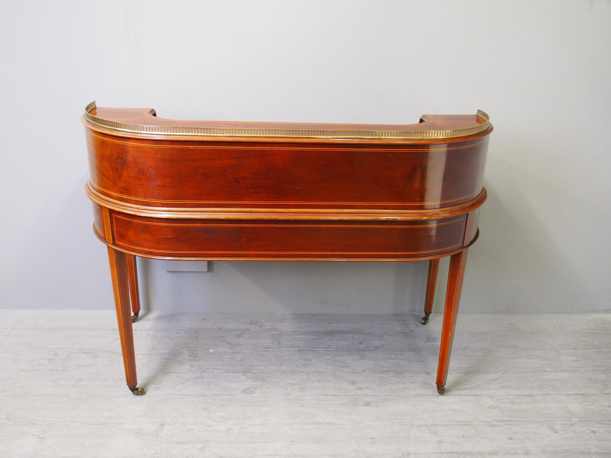 Carlton House Desk by Gillows of Lancaster For Sale 9