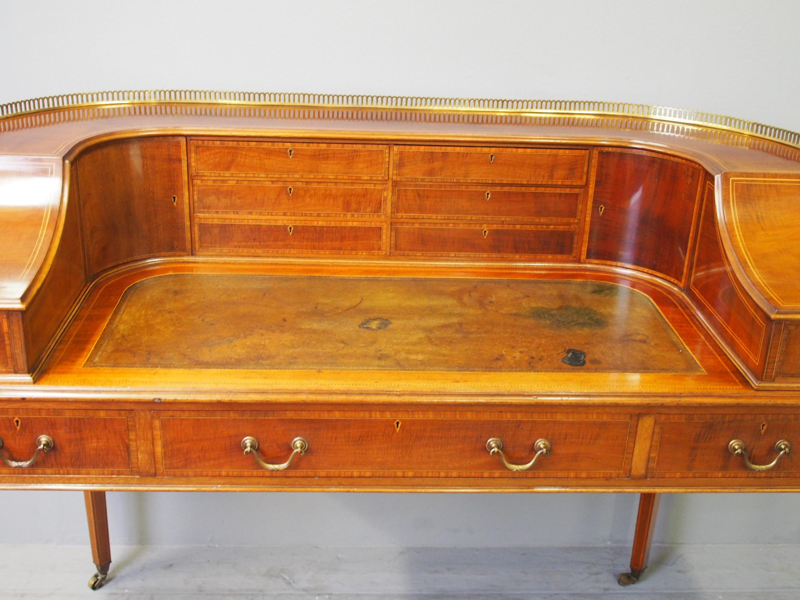 Carlton House Desk by Gillows of Lancaster For Sale 3