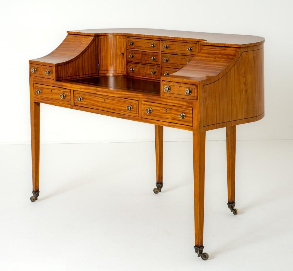 Carlton House Desk Satinwood 1880 In Good Condition For Sale In Potters Bar, GB