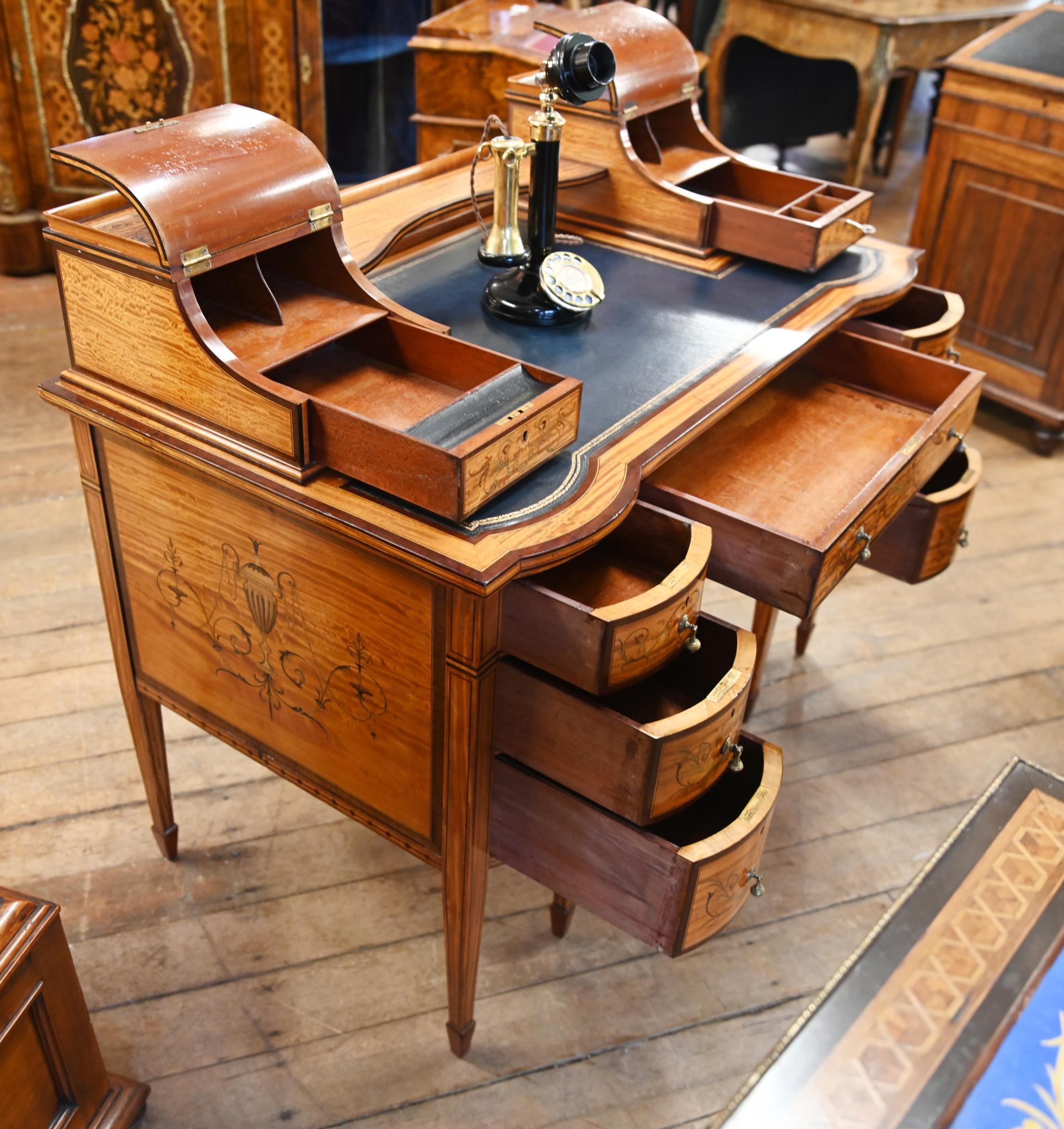 Scrivania Carlton House in legno satinato dipinto Regency 1890 in vendita 1