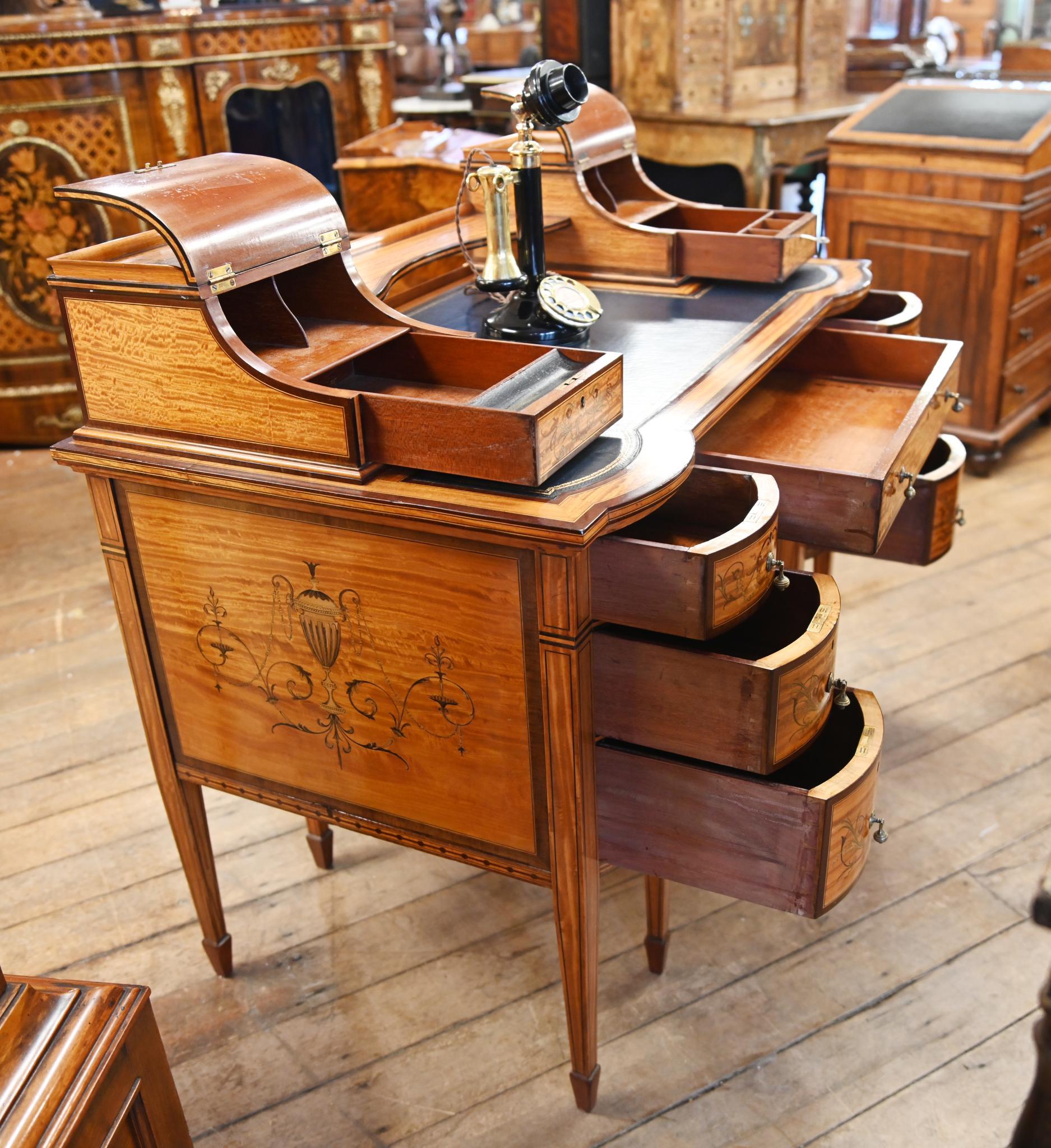 Scrivania Carlton House in legno satinato dipinto Regency 1890 in vendita 2