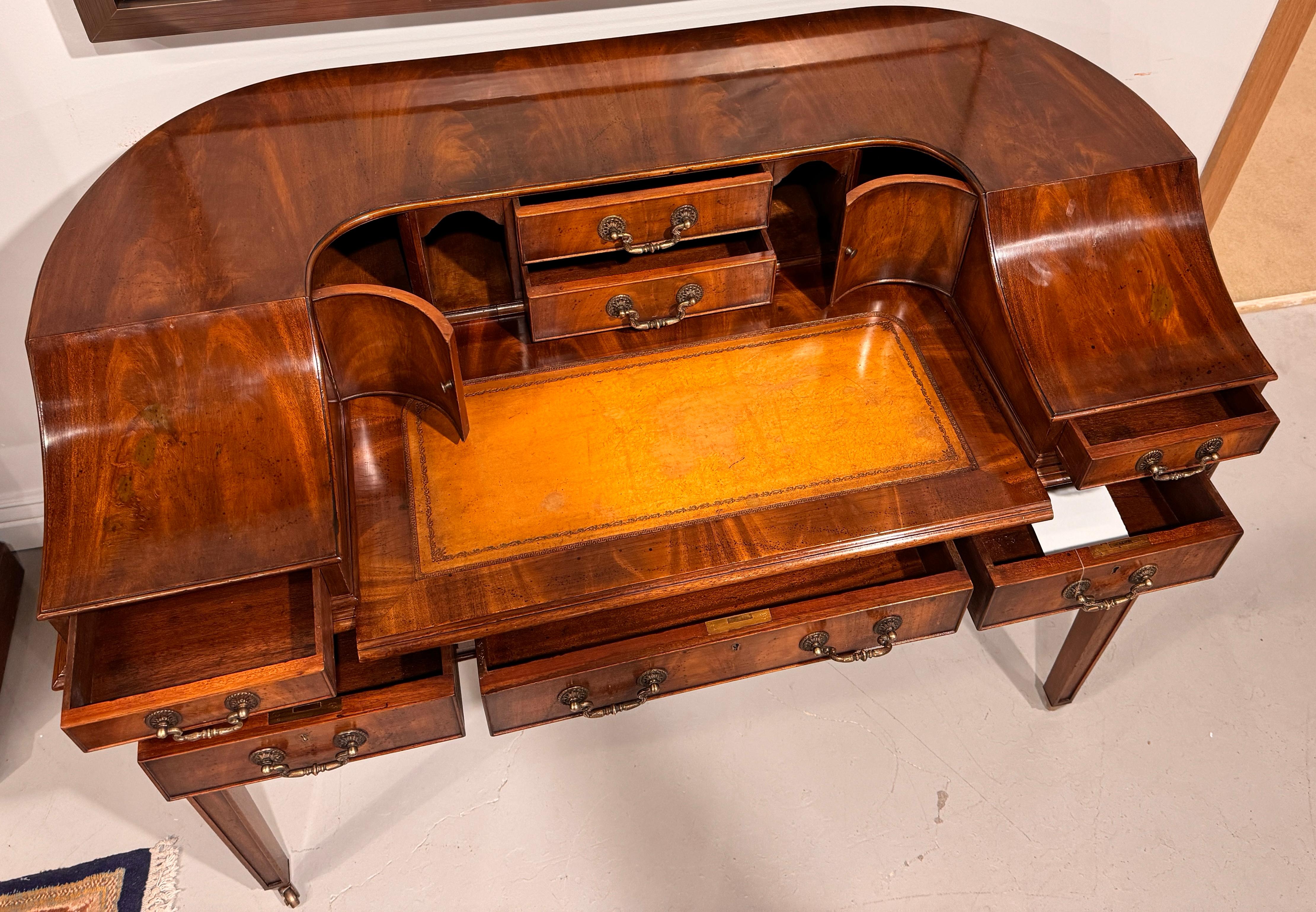 Carlton House-Schreibtisch im englischen Stil von Carlton mit Leder-Schreibfläche, Vintage im Angebot 1