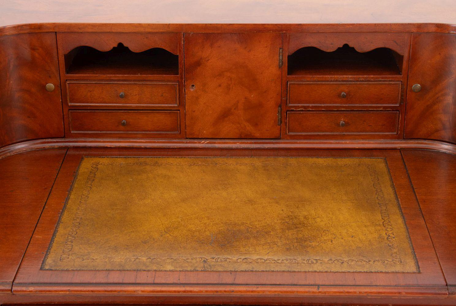 Giorgio III Scrivania in mogano in stile Carlton House in vendita