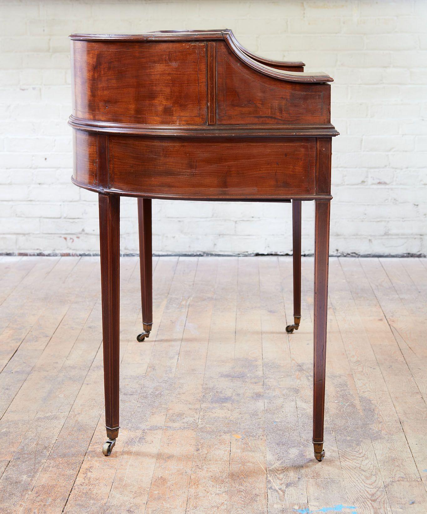 Carlton House Writing Desk In Good Condition For Sale In Greenwich, CT