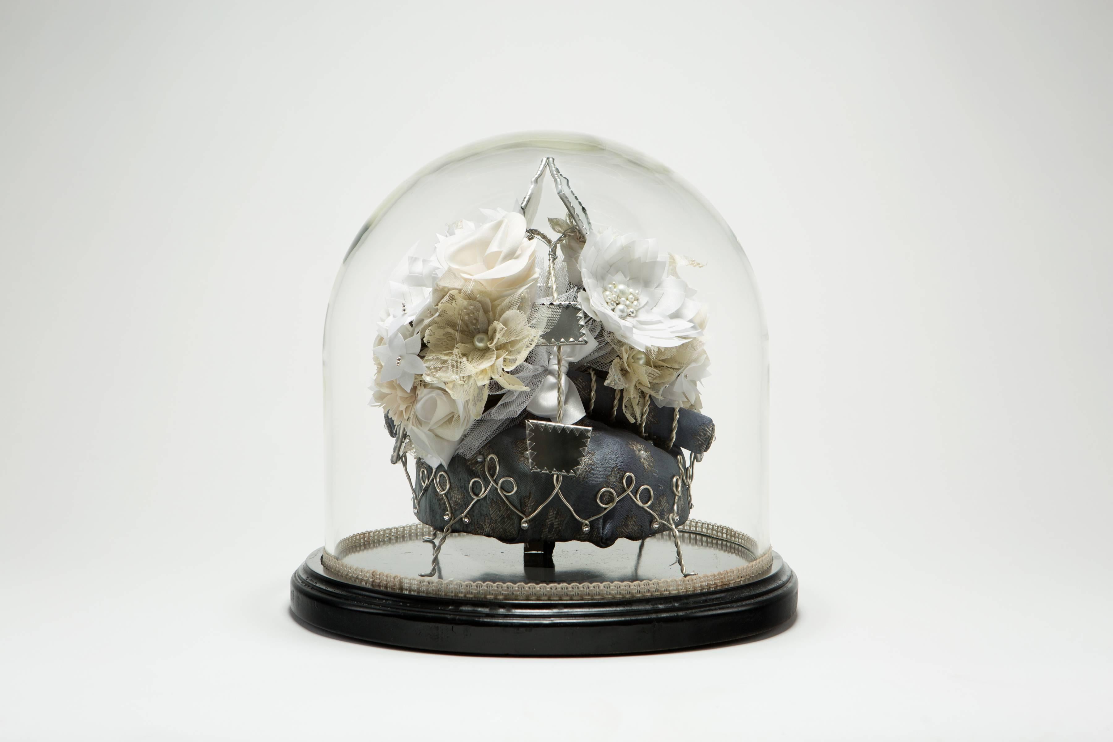 Globe de Mariée - Double bouquet - Contemporain Mixed Media Art par Carlton Scott Sturgill