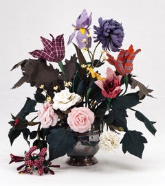 Vase mit Rosen, Honighörnchen und Fasanenauge