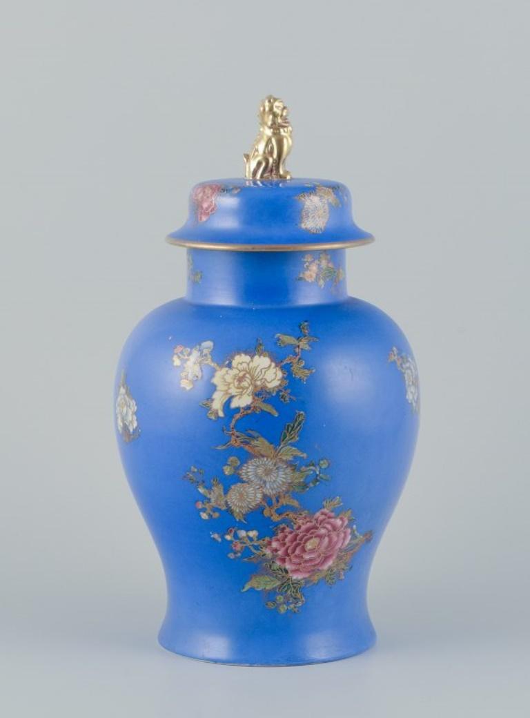 Early 20th Century Carlton Ware, England. Large and rare lidded vase in faience. For Sale