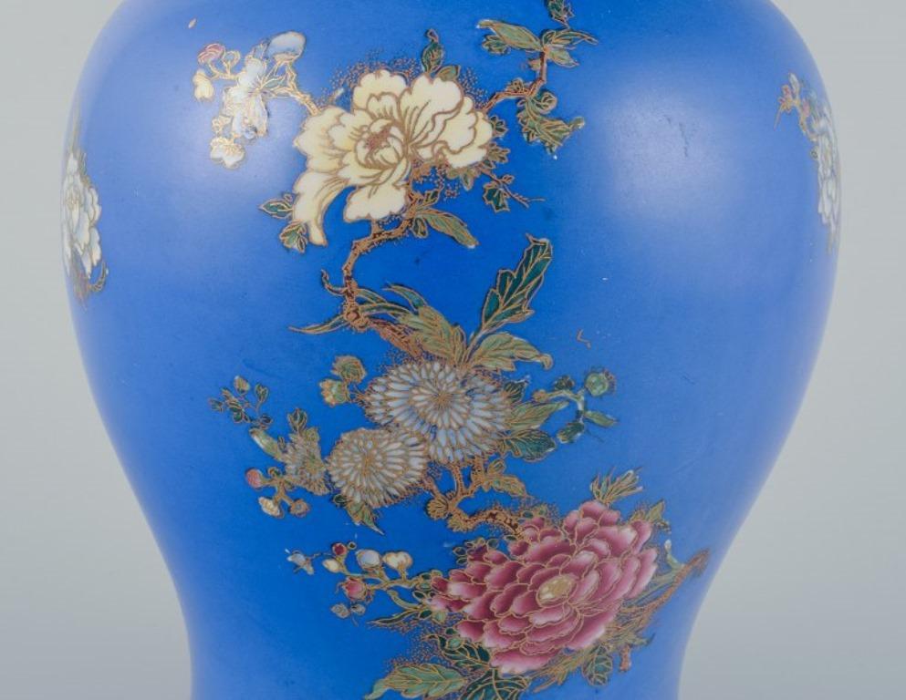 Faience Carlton Ware, England. Large and rare lidded vase in faience. For Sale