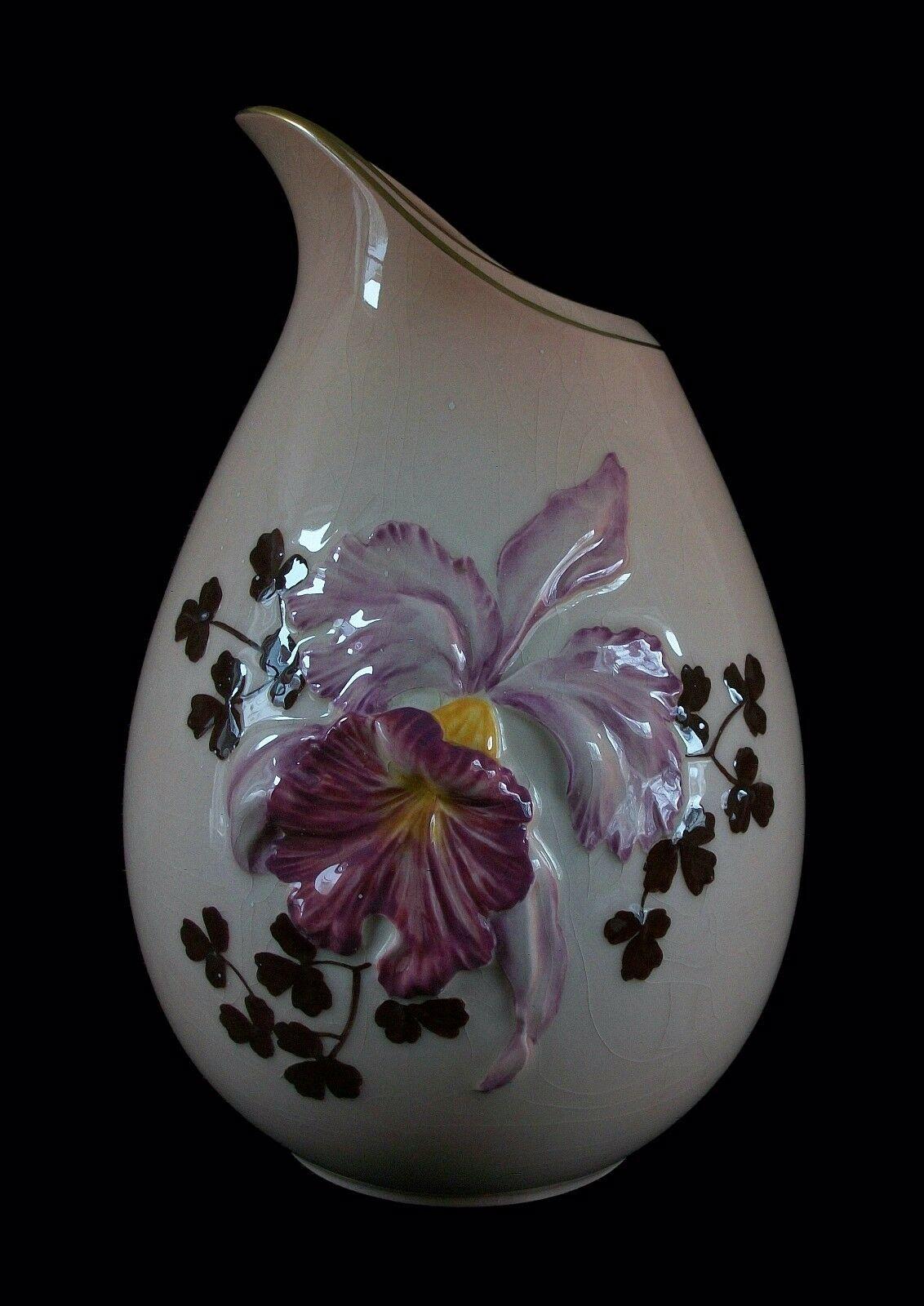 Carlton Ware - Australian design - Embossed Orchid pattern - Rare large hand painted blush pink ceramic vase with brown clovers - gold gilding to the rim - signed on the base - United Kingdom - mid 20th century. 

Excellent vintage condition - no