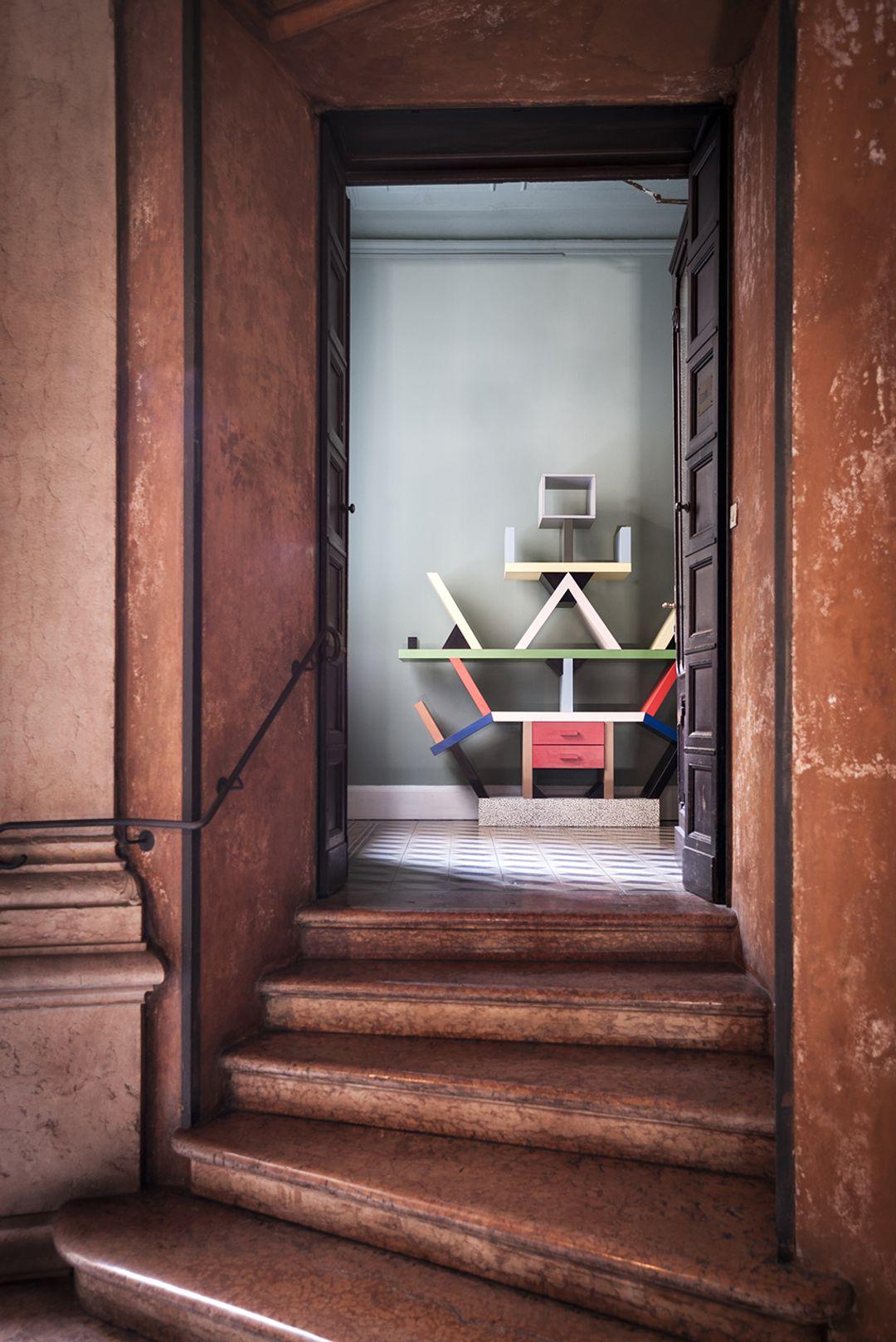 Libreria Carlton in legno di Memphis, Ettore Sottsass In condizioni Nuovo in vendita a Beverly Hills, CA