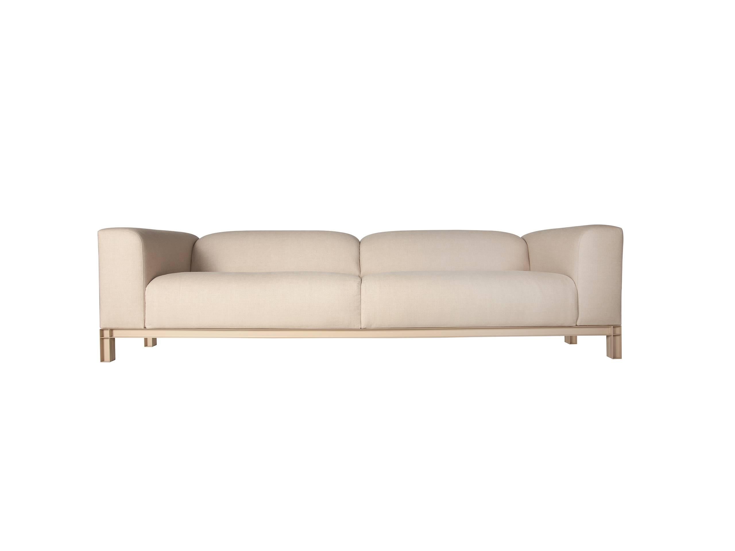 One of the main characteristics of Lattoog work is the reinterpretation and application of architectural elements in furniture pieces. This sofa is an example of it.
The base of this sofa was inspired in the simplicity and hardness of metal