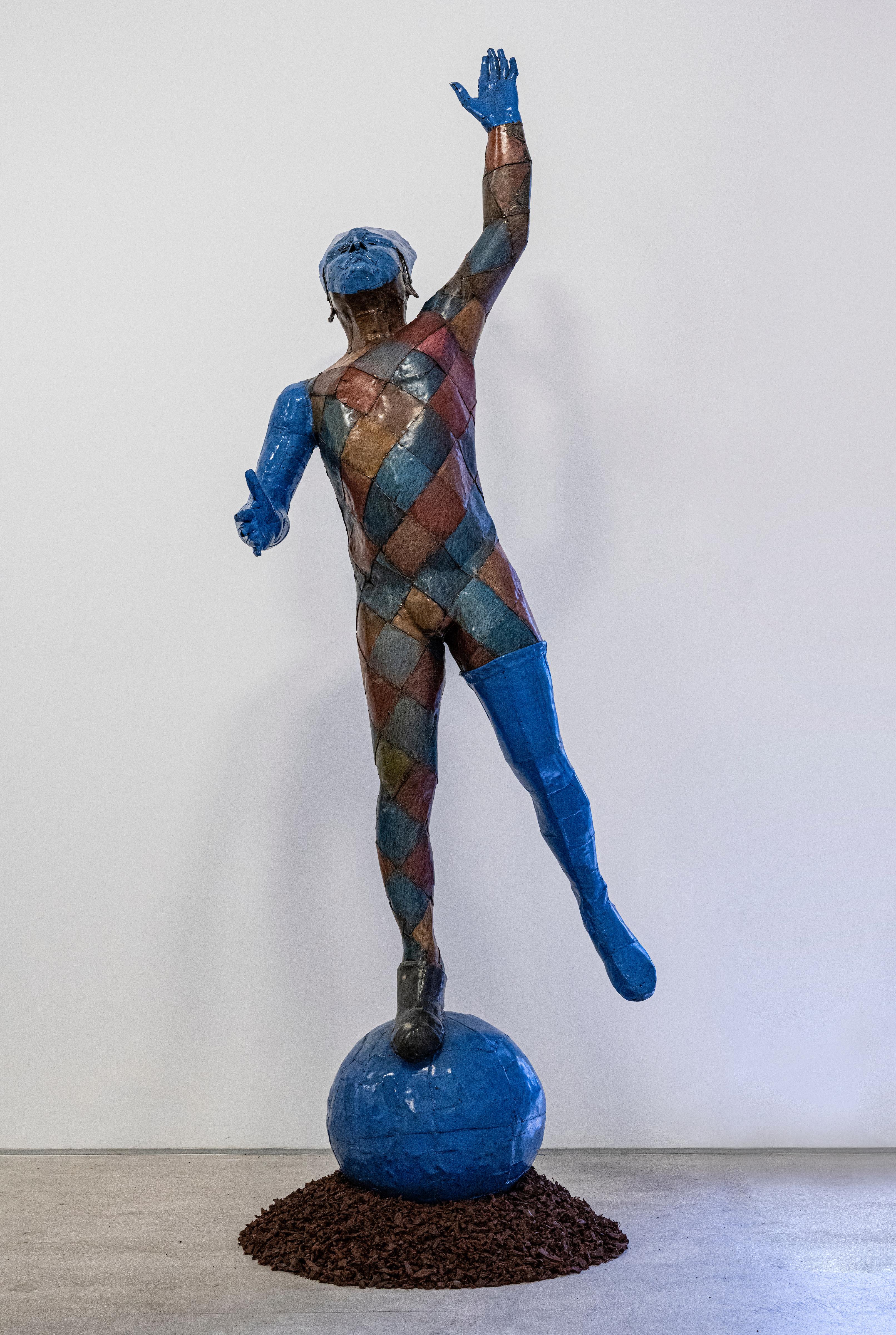 Carmelo Niño, Gran Arlequín, 2015, 260 x 105 x 86 cm, 102.3 x 41.3 x 33.8 in. - Sculpture by Carmelo Niño 