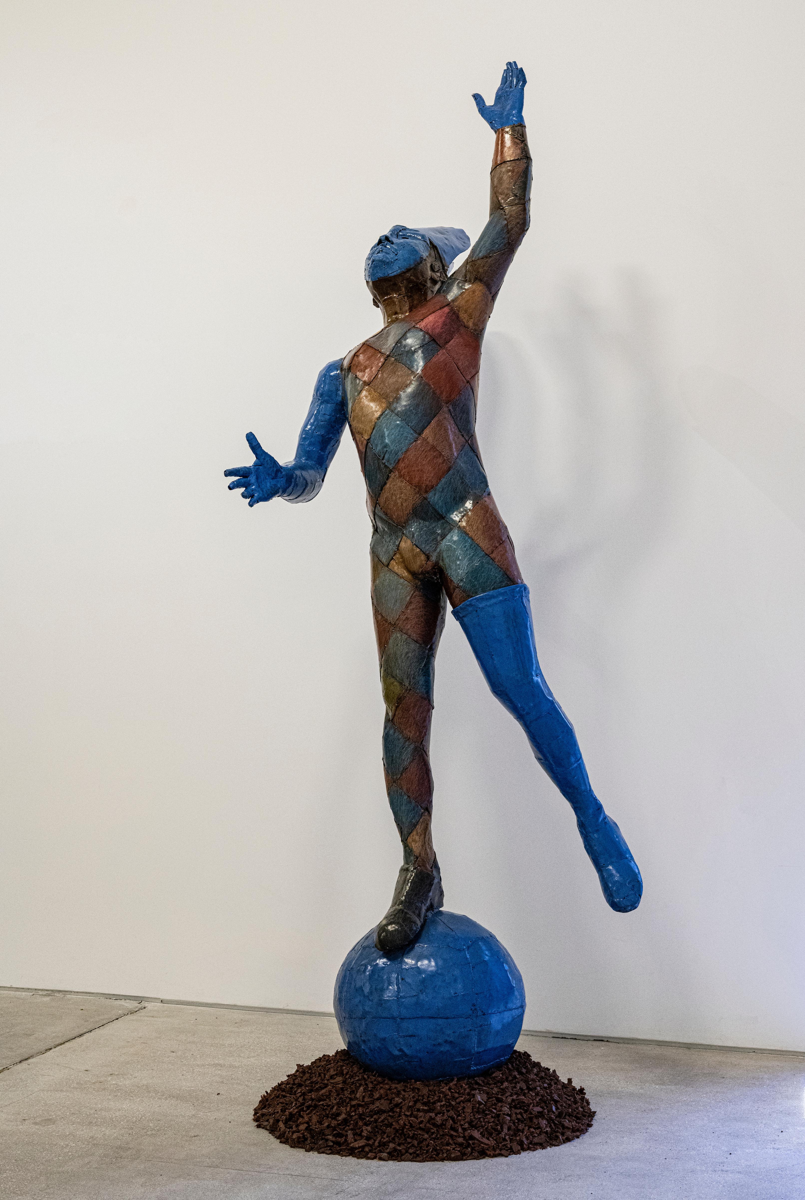 Carmelo Niño, Gran Arlequín, 2015, 260 x 105 x 86 cm, 102.3 x 41.3 x 33.8 in. - Surrealist Sculpture by Carmelo Niño 