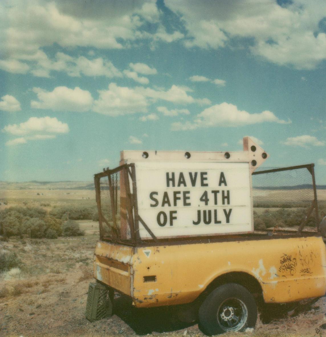 Carmen de Vos Color Photograph - 4th of July #70 (US Road trip Diary) - Polaroid, Landscape, US, Color