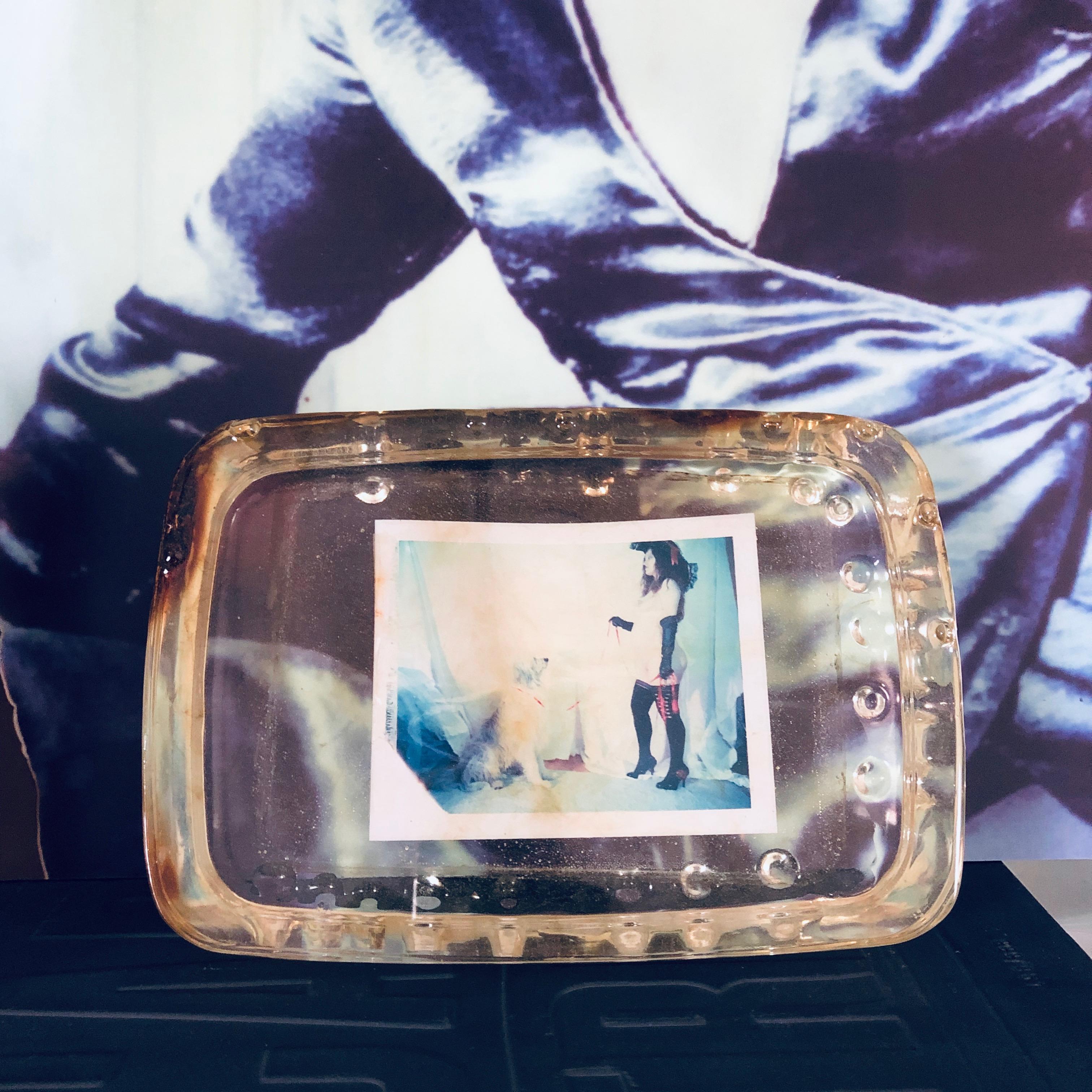 Bartolo - Unique piece in Resin - Original Polaroid, Women, Contemporary For Sale 2