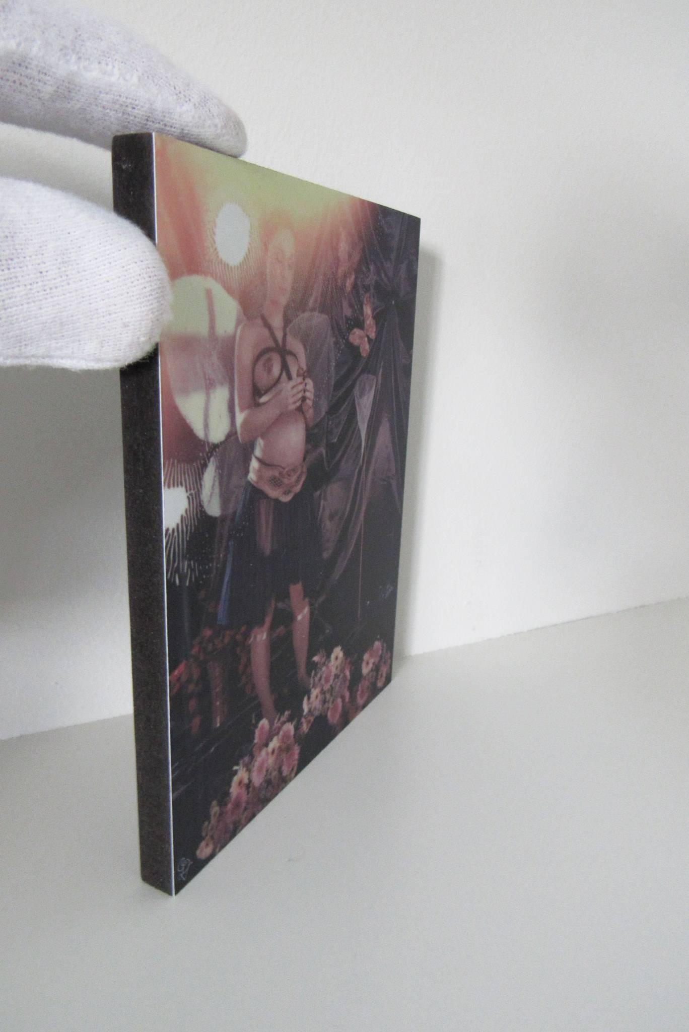 Schmetterlinge (Odd Stories) – Polaroid, Zeitgenössisch, Frauen, 21. Jahrhundert  (Schwarz), Nude Photograph, von Carmen de Vos