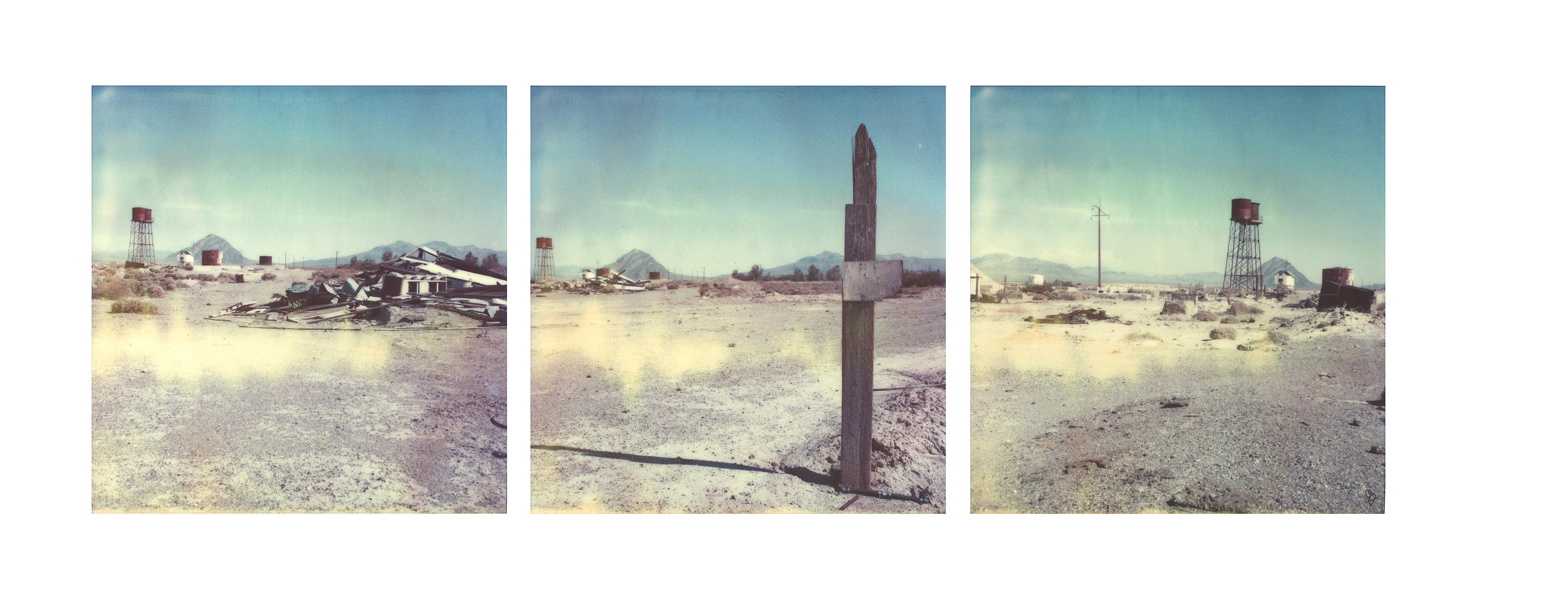 Carmen de Vos Color Photograph - Death Valley Junction #114 (US Road trip Diary) - Polaroid, Landscape, US, Color