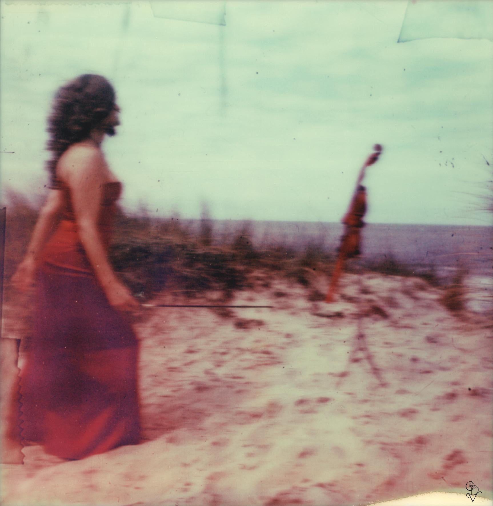 Carmen de Vos Figurative Photograph – First Violin (Selbstporträt) – 21. Jahrhundert, Polaroid, Fotografie, Zeitgenössisch