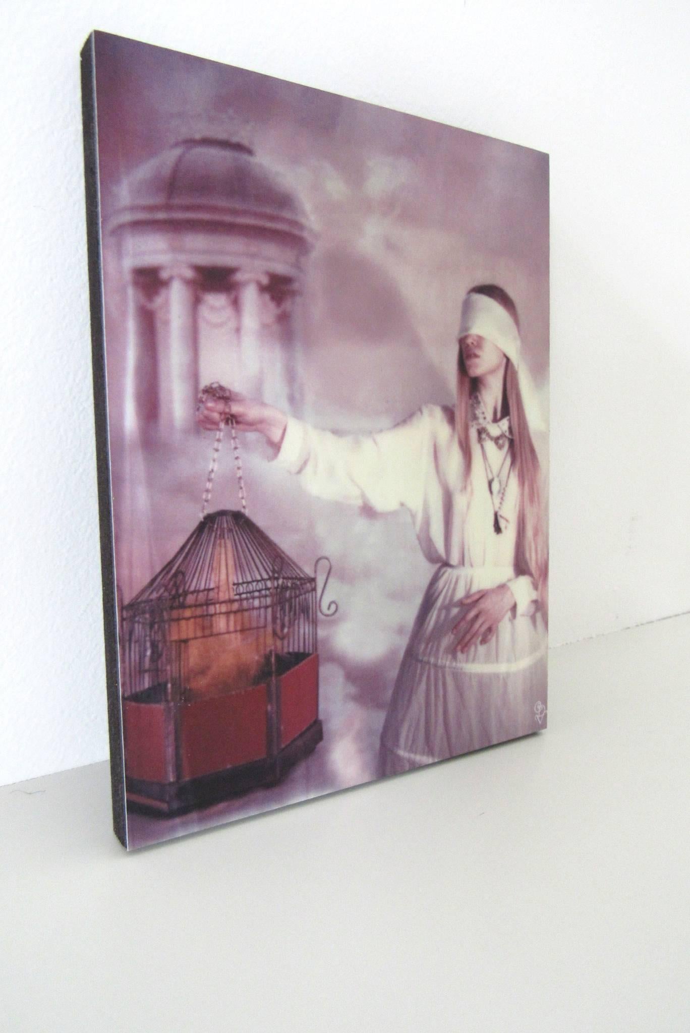 Kanariepiet (Histoires d'Odd) - Polaroid, contemporain, femmes - Photograph de Carmen de Vos