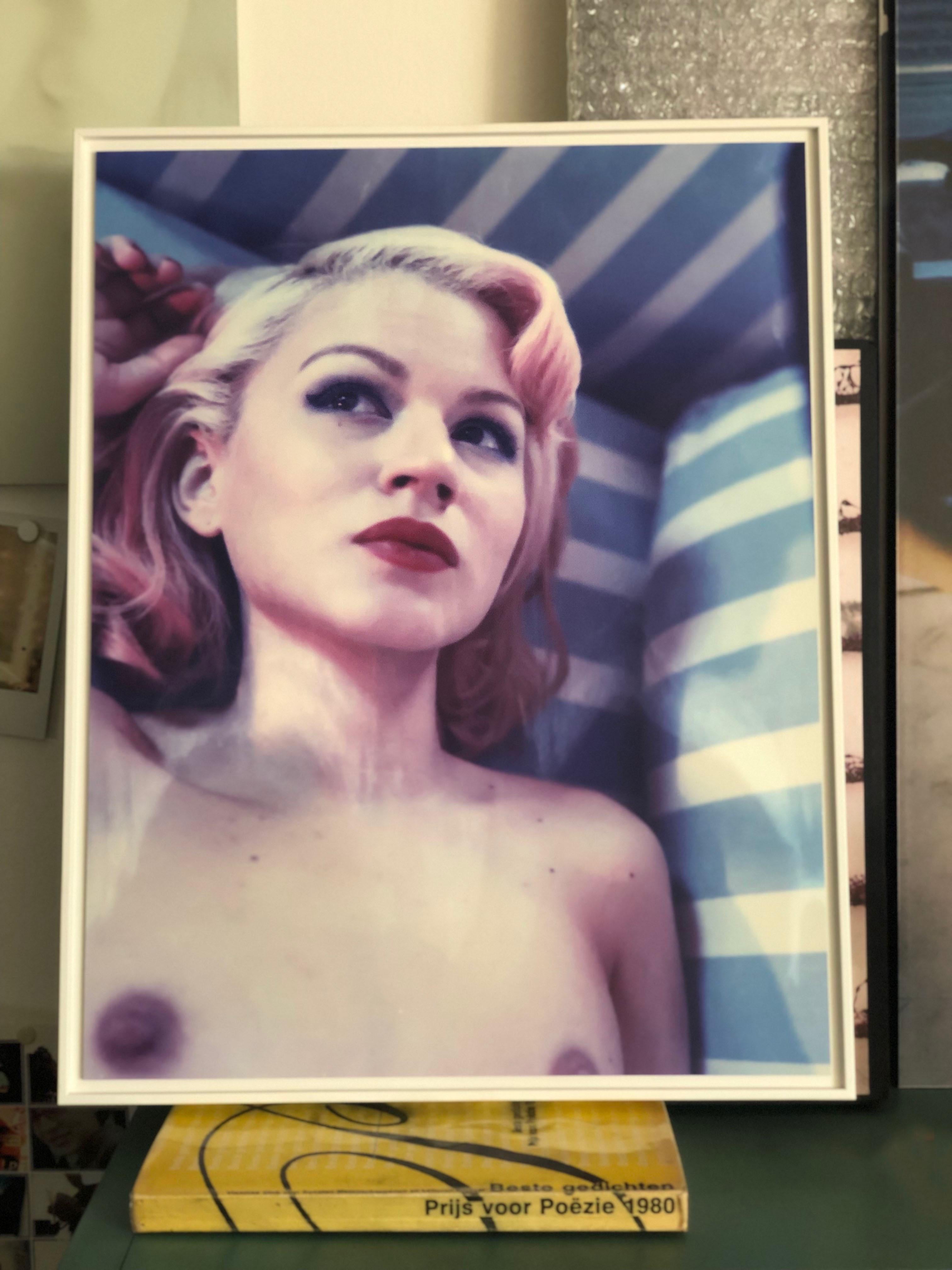 Miss Eris #07 ( Les Foxy Femmes) – 21. Jahrhundert, Frauen, Nackt, Polaroid, Contempo – Photograph von Carmen de Vos