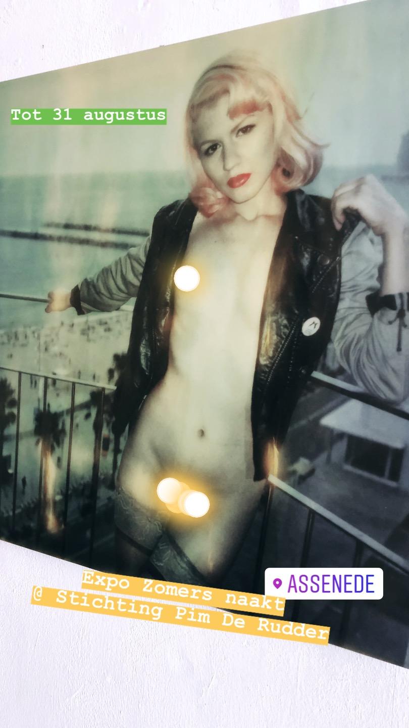 Miss Eris #29 ( Les Foxy Femmes) - Photograph Contemporaneo di Carmen de Vos