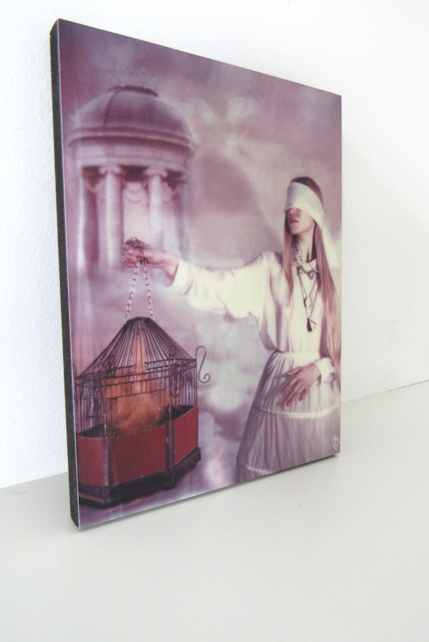 Pipi Langoureuse, 21ème siècle, Femmes, Contemporain, Polaroid, Figuratif - Photograph de Carmen de Vos