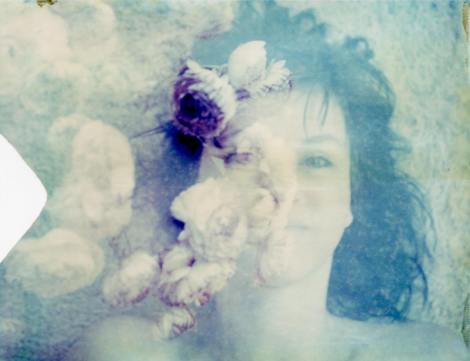 RANONKEL #diptychon [Aus der Serie Need to Be] - Polaroid, Nackt, Porträt – Photograph von Carmen de Vos