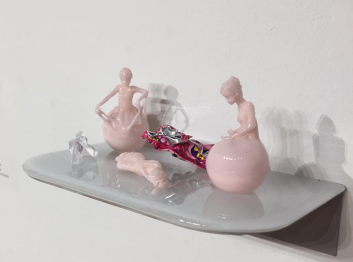 BUBBLE - surreal flame-worked glass sculpture with female figures and bubble gum - Sculpture by Carmen Lozar