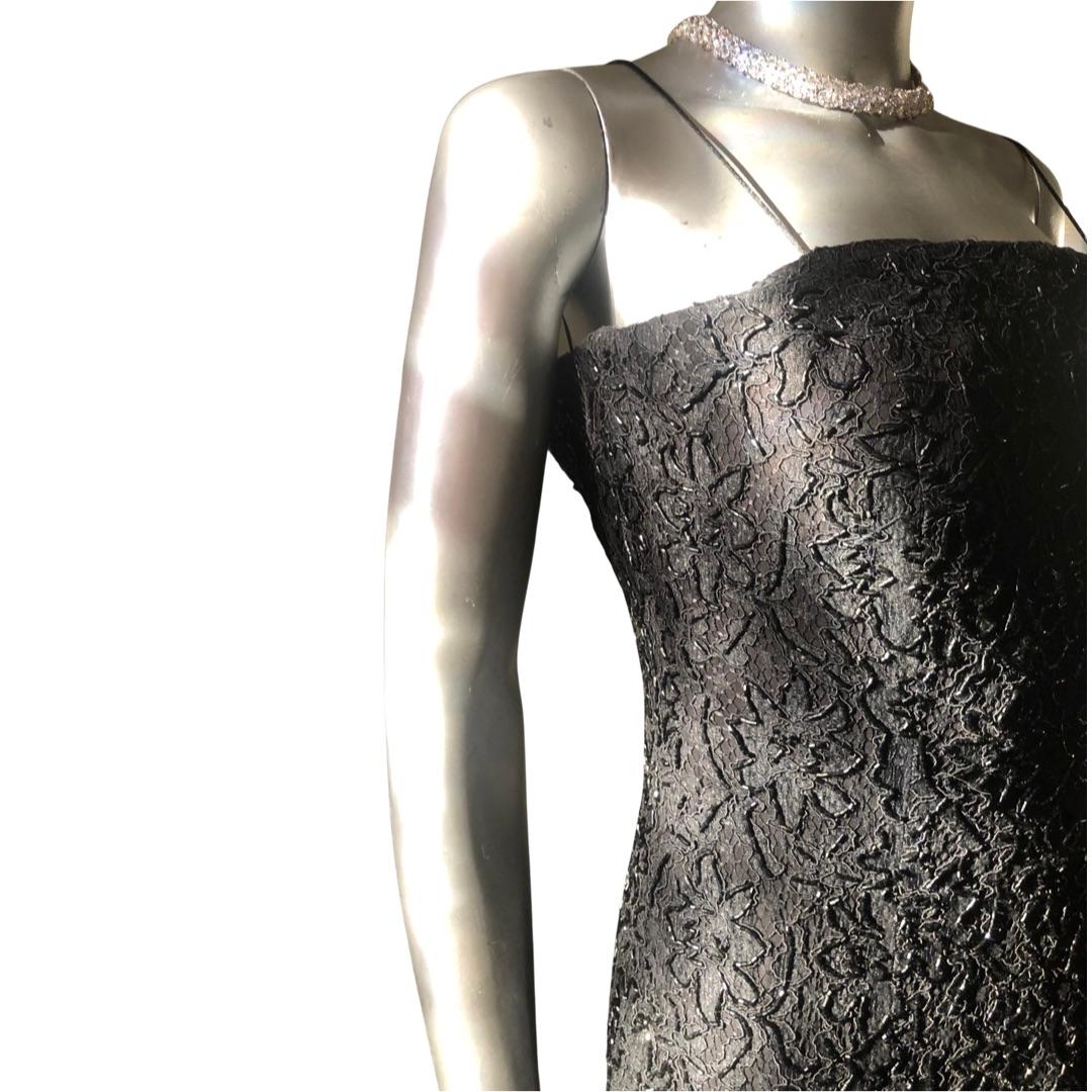 Women's Carmen Marc Valvo Black Lace Hand Beaded Cocktail Dress w Front Slit Size 4 For Sale