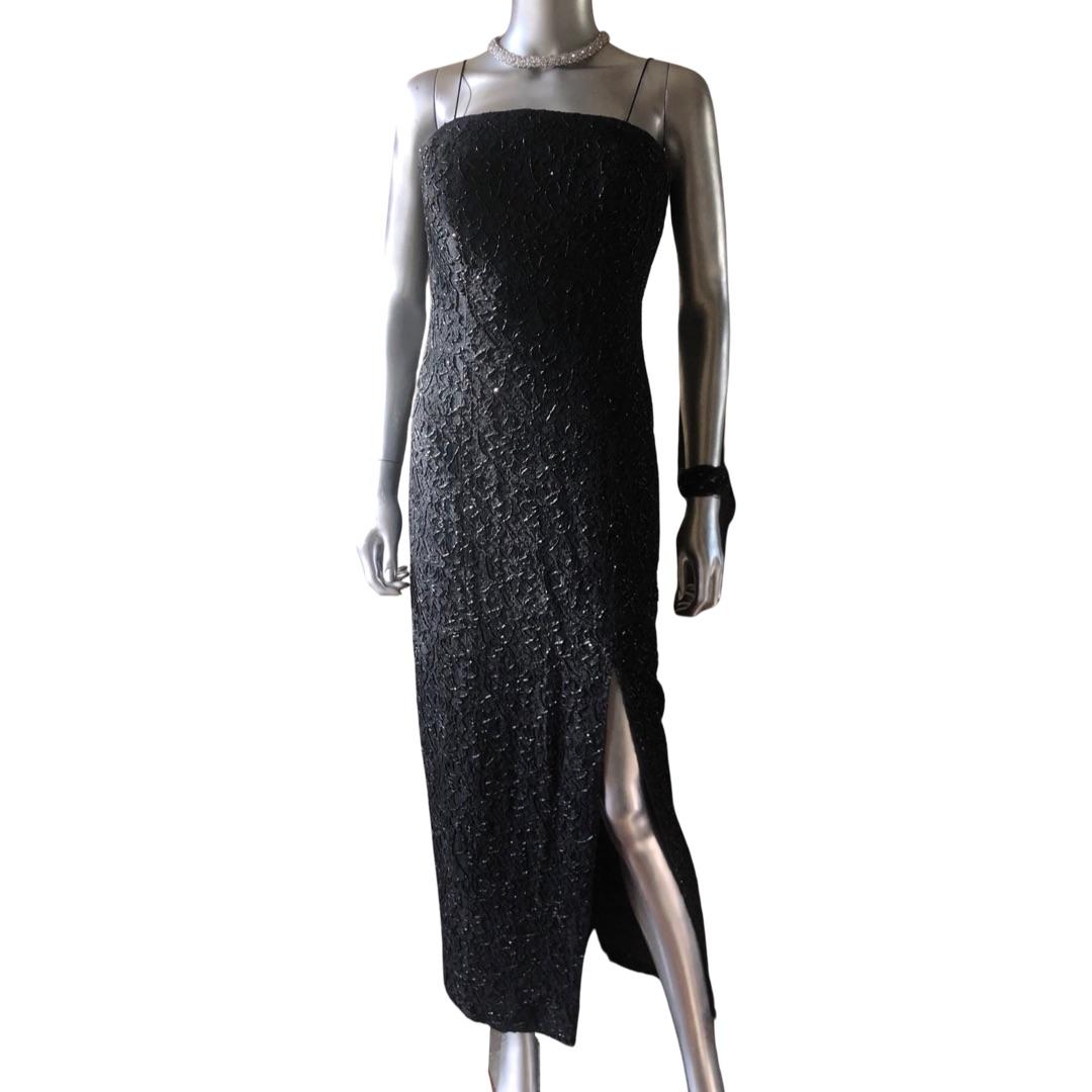 Carmen Marc Valvo Black Lace Hand Beaded Cocktail Dress w Front Slit Size 4 For Sale 2