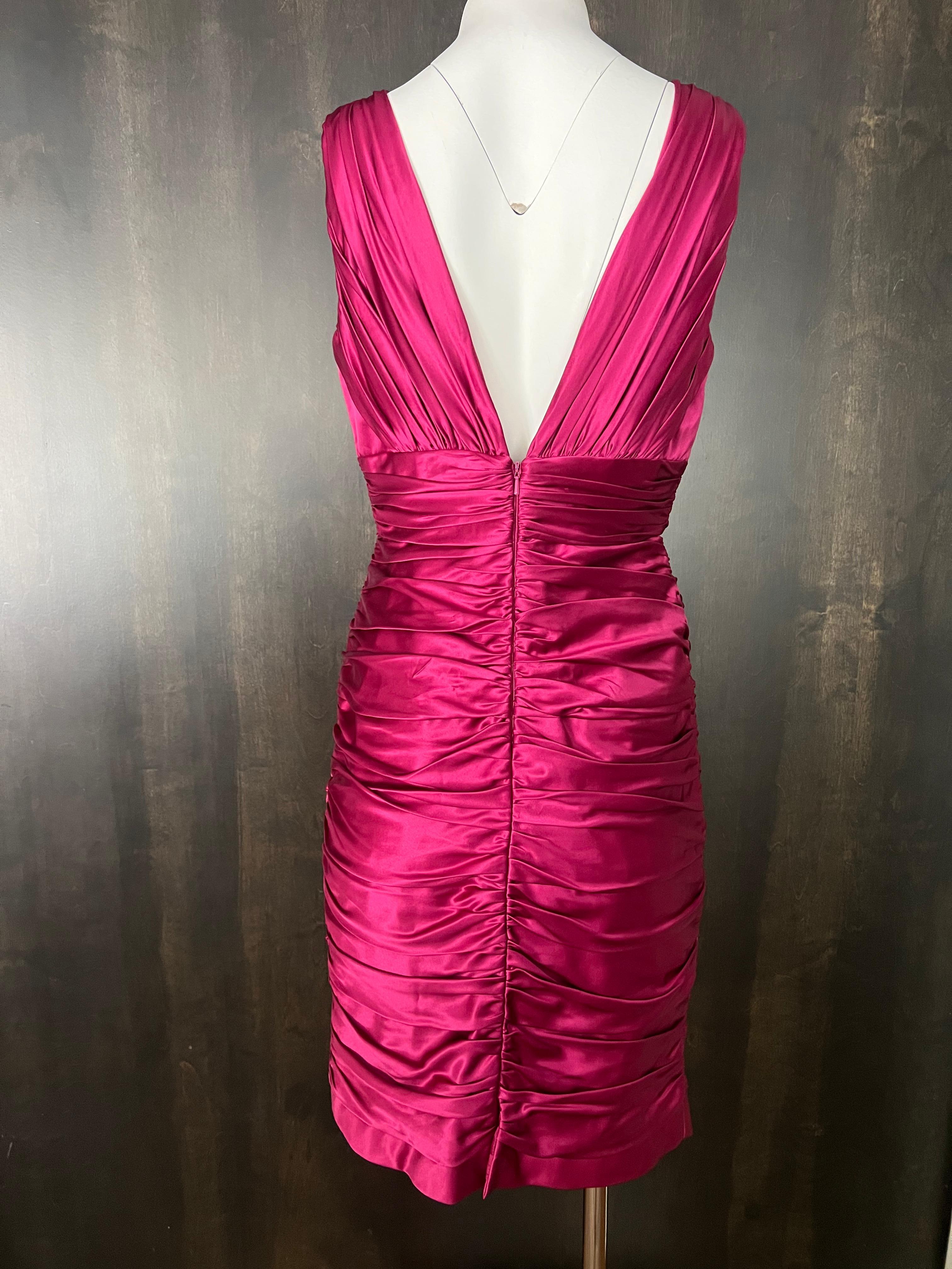 Carmen Marc Valvo - Robe courte en soie rose, taille 8 Pour femmes en vente