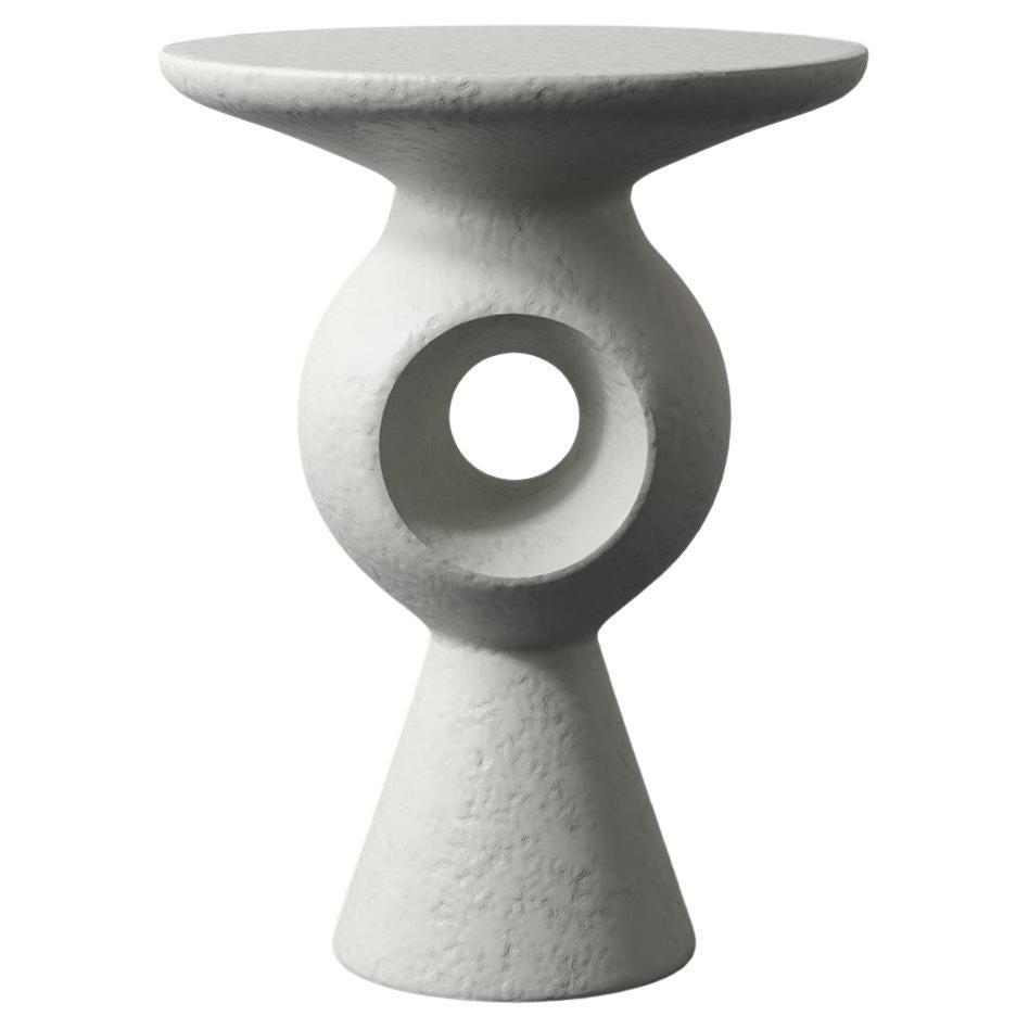 Mesa auxiliar de escayola esculpida "Carmen" de Christiane Lemieux en venta