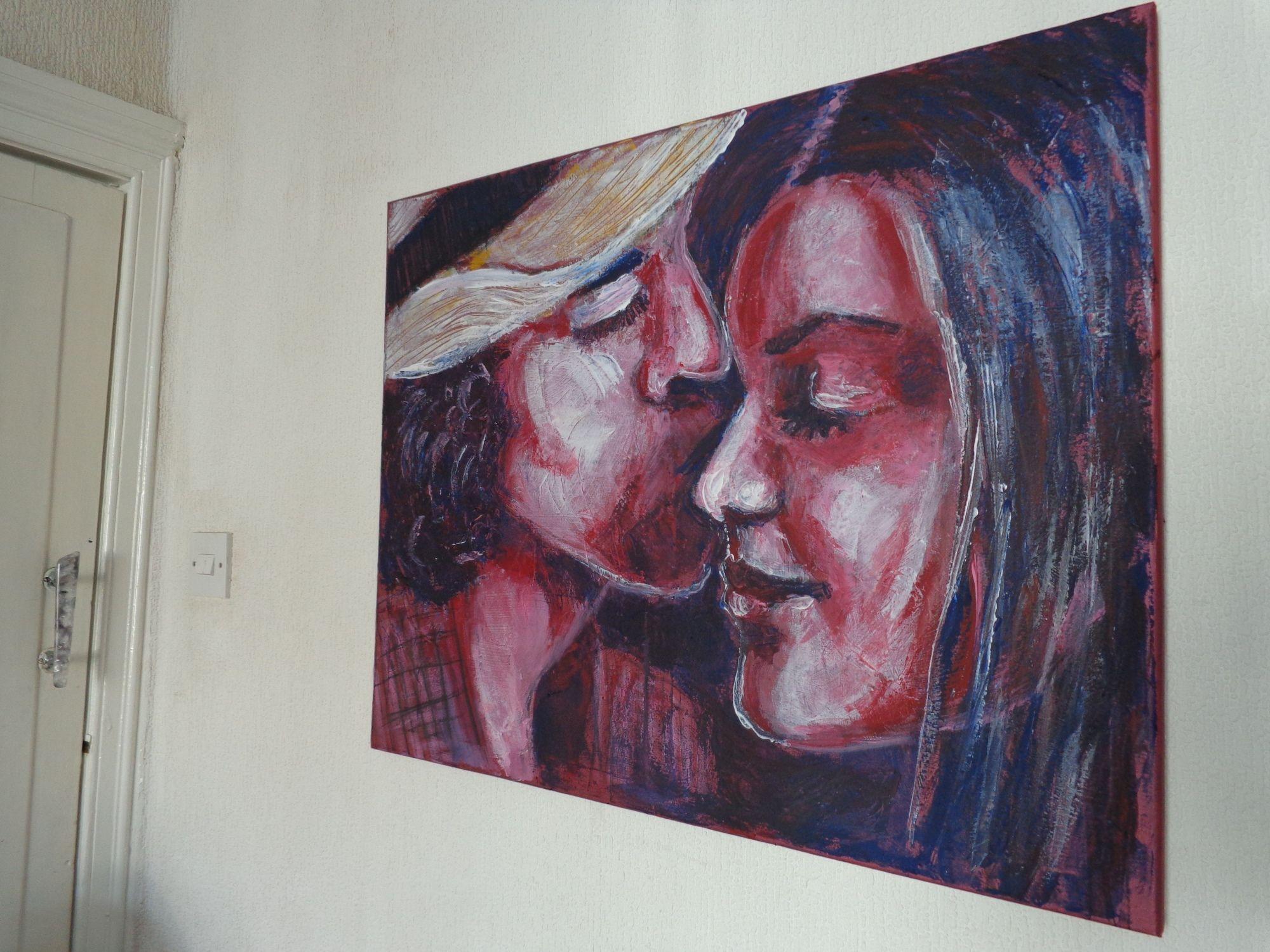 Pintura figurativa original en acrílico sobre lienzo, con los bordes pintados y lista para colgar. Una obra de arte contemporáneo con una interesante textura creada con la técnica de la espátula. Retrato en primer plano de una romántica pareja de