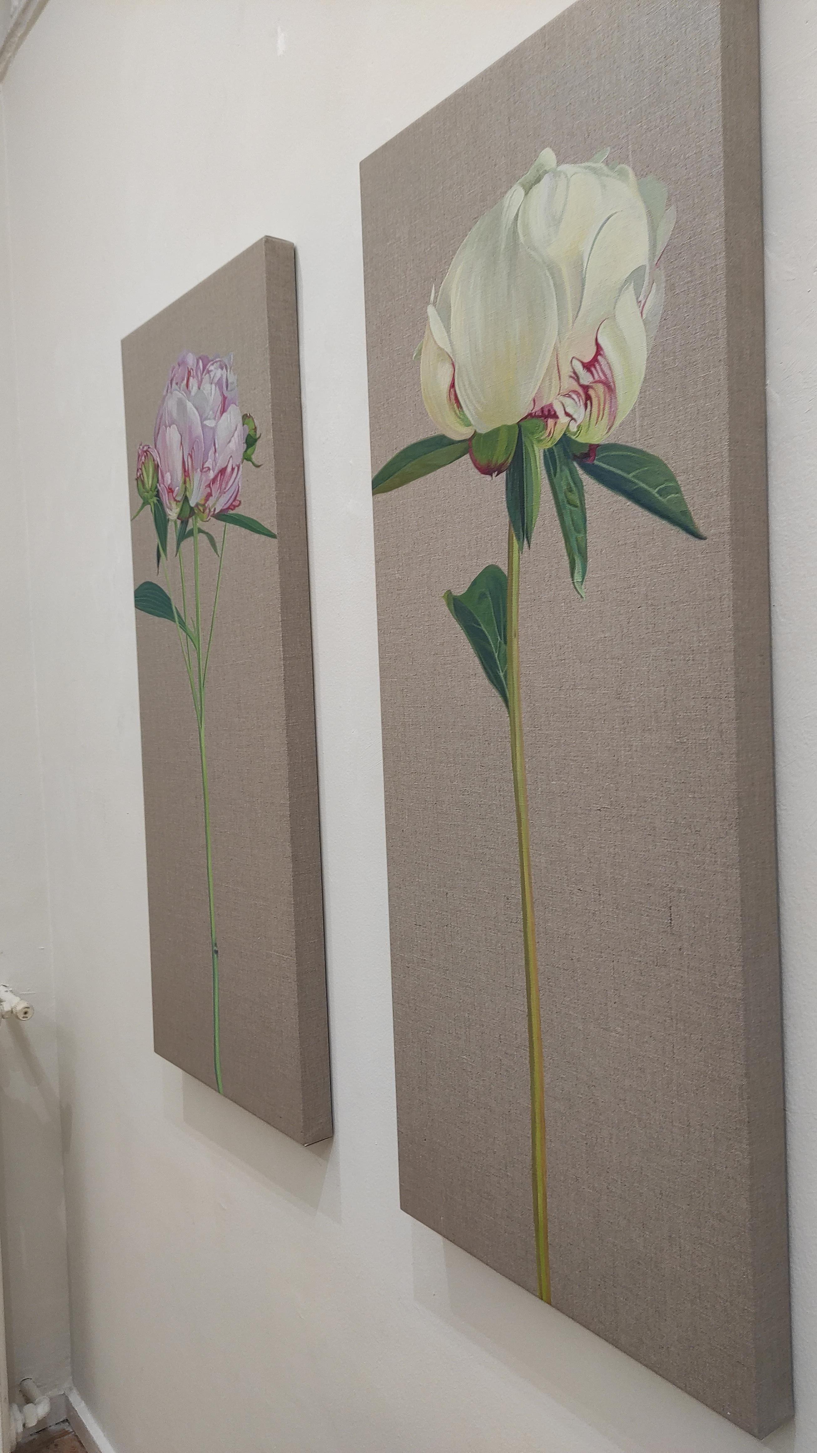 Realism, figurative, flowers,  pastel colors, Hyperrealism, linen, oil