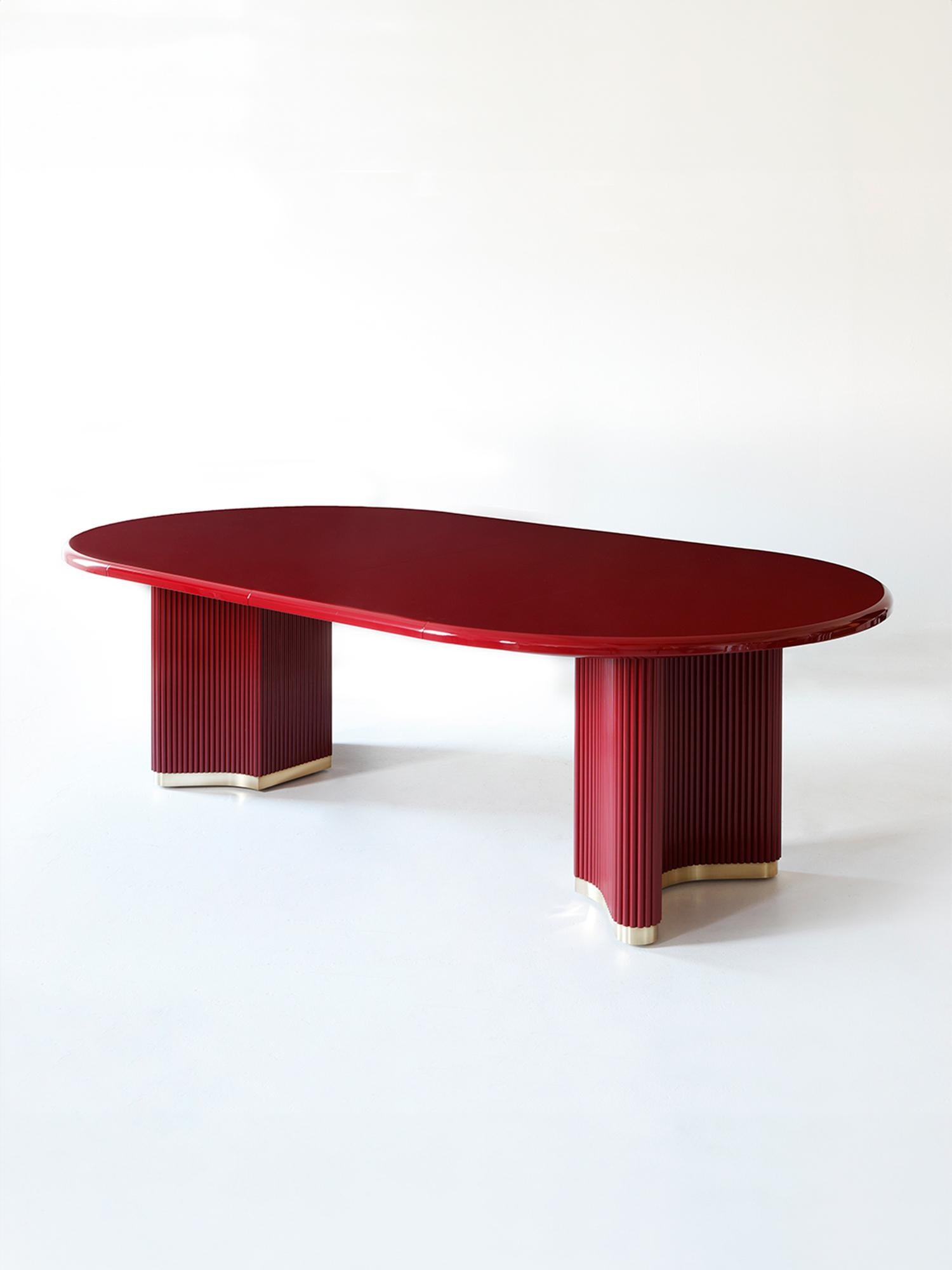 Carmine Lacquer Dining Table - 3 Leaves In New Condition For Sale In London, GB