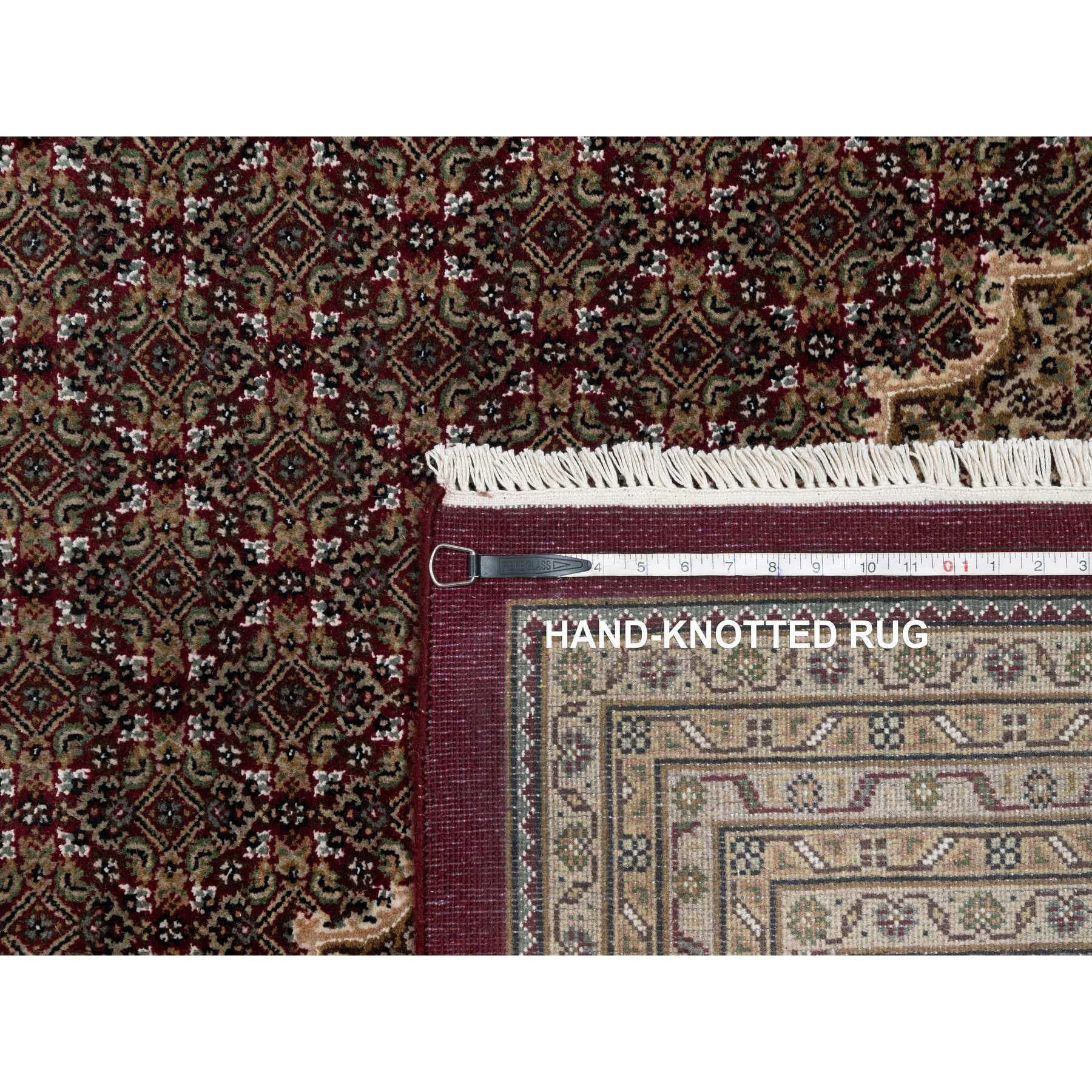 Tapis en laine nouée à la main rouge carmin Tabriz Mahi with Fish Design 11'9