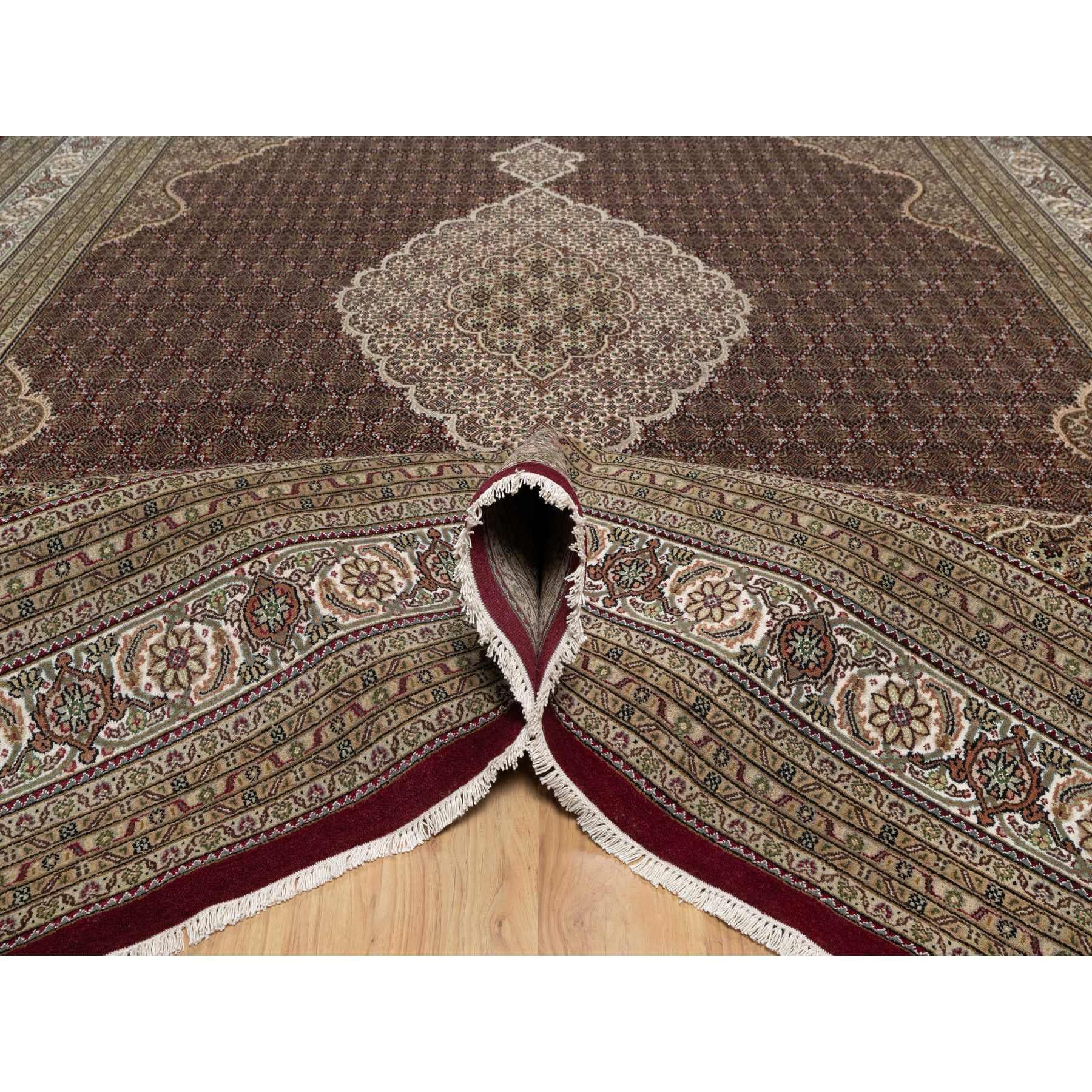 Tapis en laine nouée à la main rouge carmin Tabriz Mahi with Fish Design 11'9