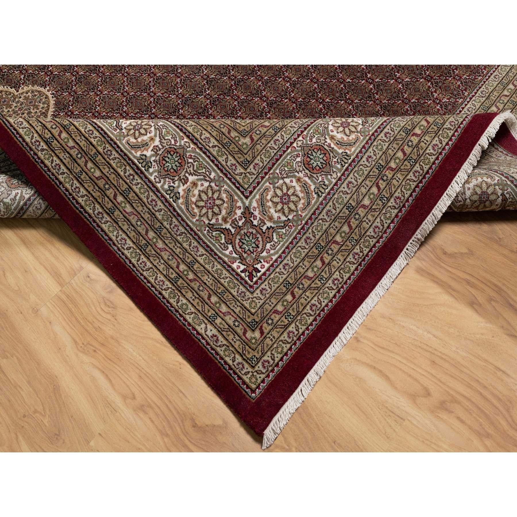 XXIe siècle et contemporain Tapis en laine nouée à la main rouge carmin Tabriz Mahi with Fish Design 11'9