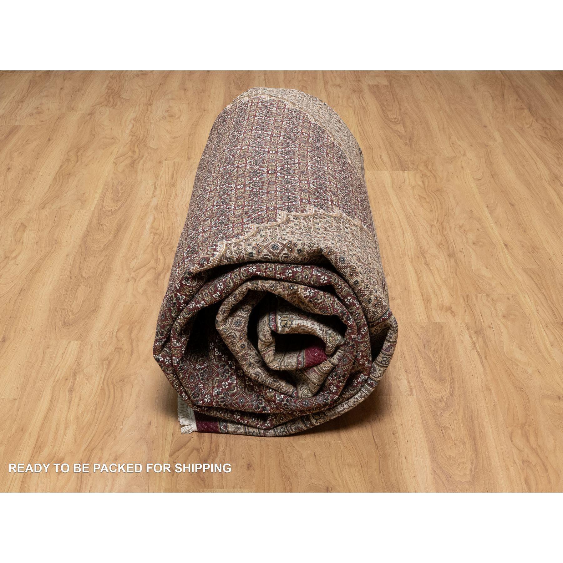 Tapis en laine nouée à la main rouge carmin Tabriz Mahi with Fish Design 11'9