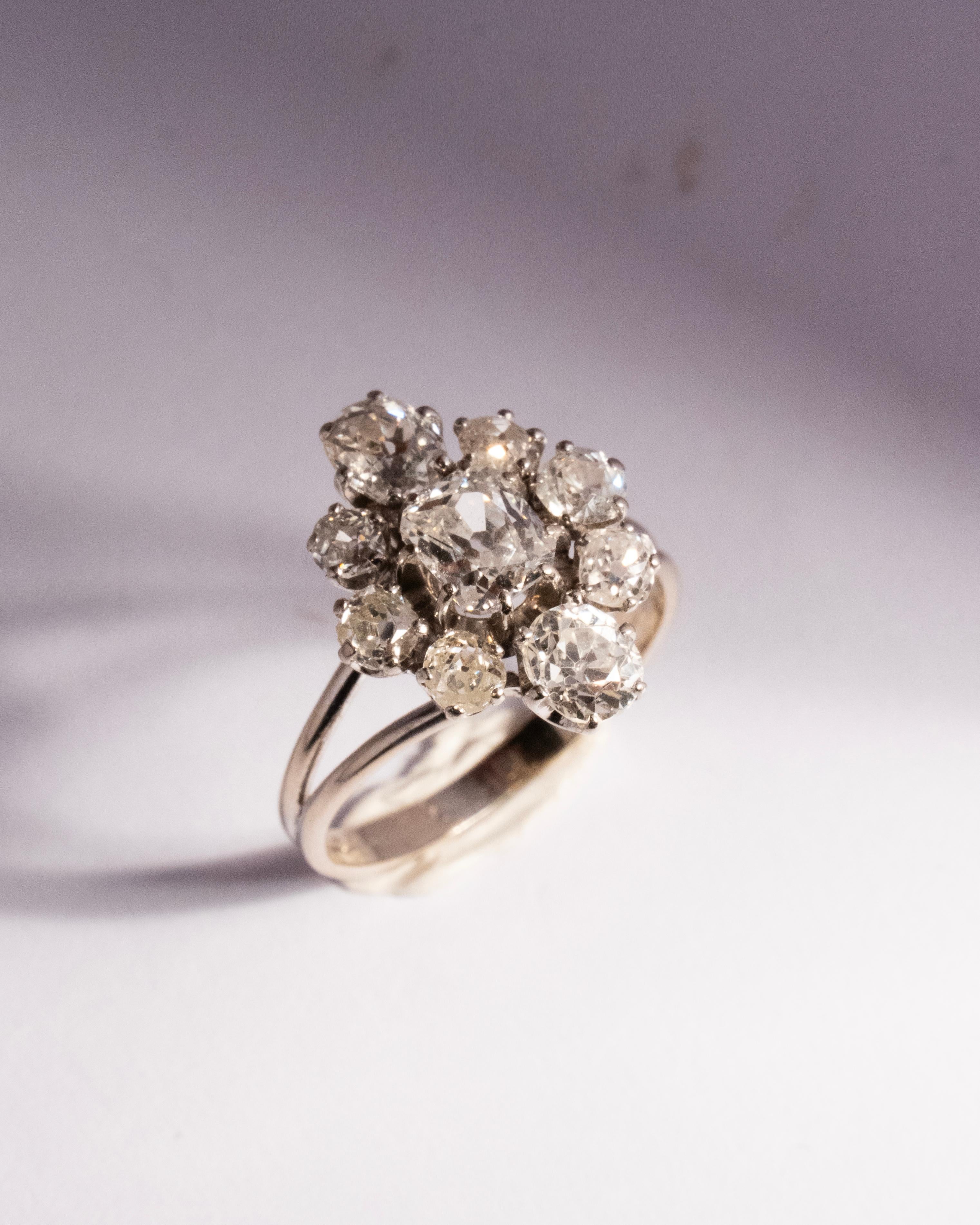 Carmosé ring with 2.95ct Antique Old cut Diamonds In Excellent Condition For Sale In Stockholm, SE