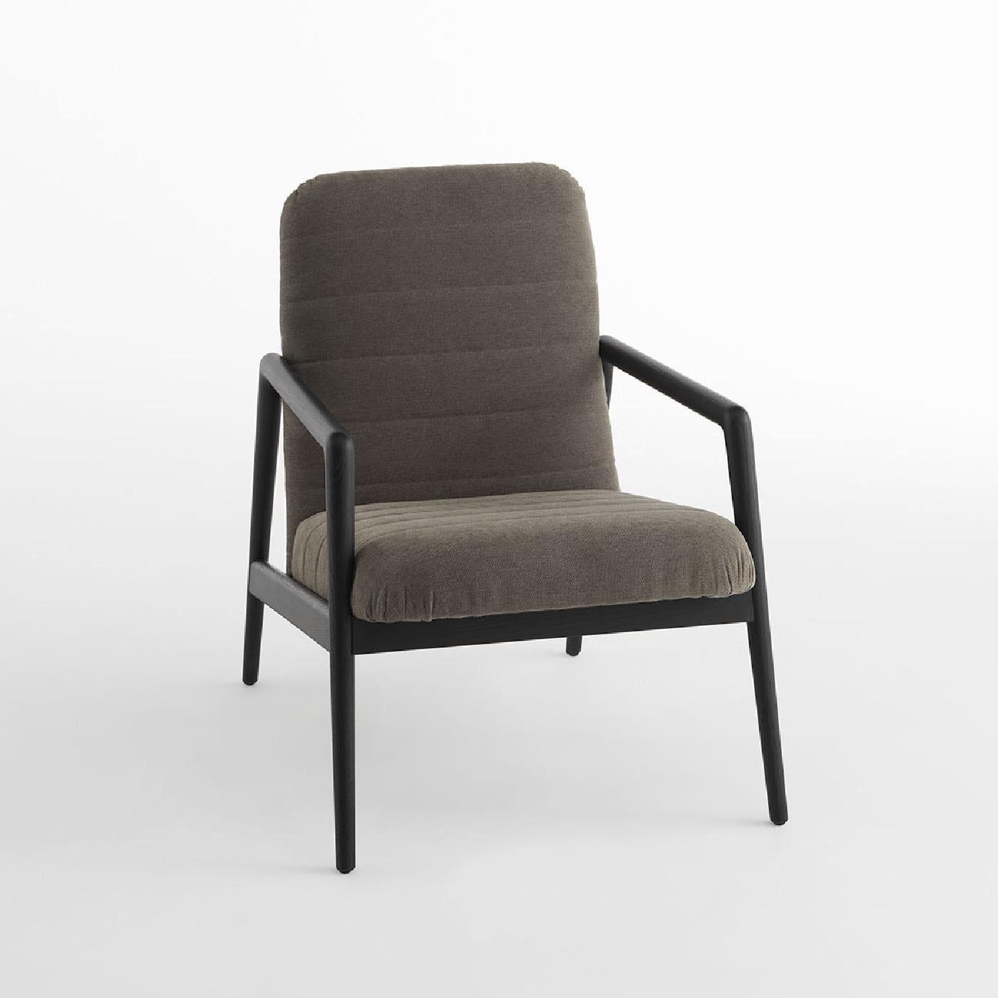 A Nordic inspiration and an elegant, Minimalist design characterize this superb armchair by Studio Balutto. Sophisticated and ergonomic, it boasts a timeless allure marked by a solid ash frame with a matte black finish. The plywood internal