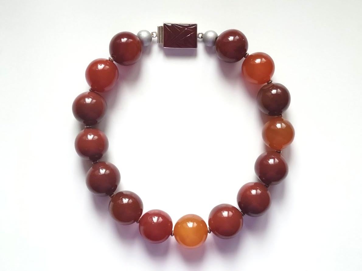 The length of the necklace is 18 inches (45.7 cm).
The size of one huge smooth, round bead is 25 mm (1