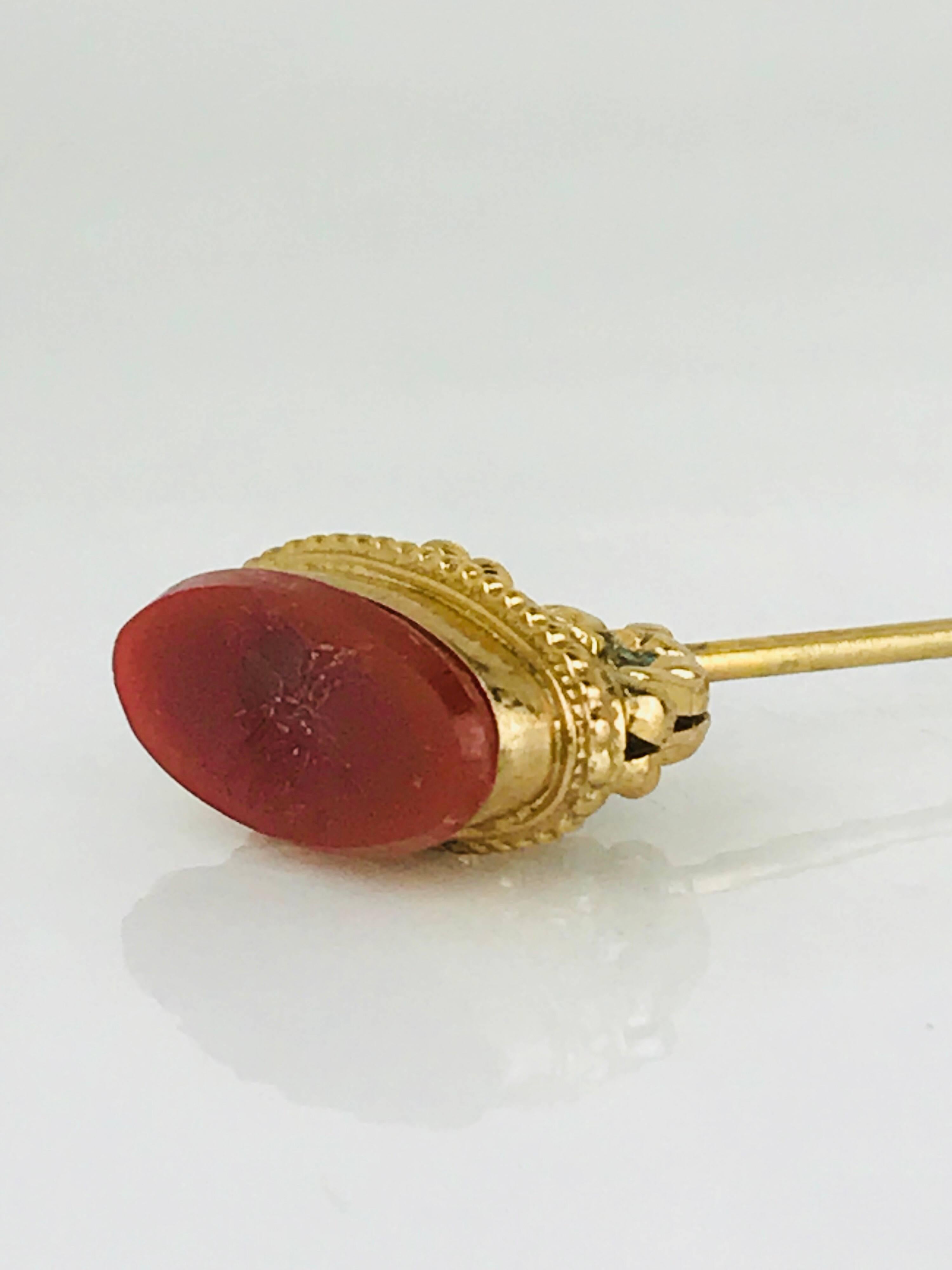 Carnelian Bird Etched Emblem Hat Pin, Victorian Era, Gilded Vermeil, circa 1860 In Good Condition For Sale In Aliso Viejo, CA