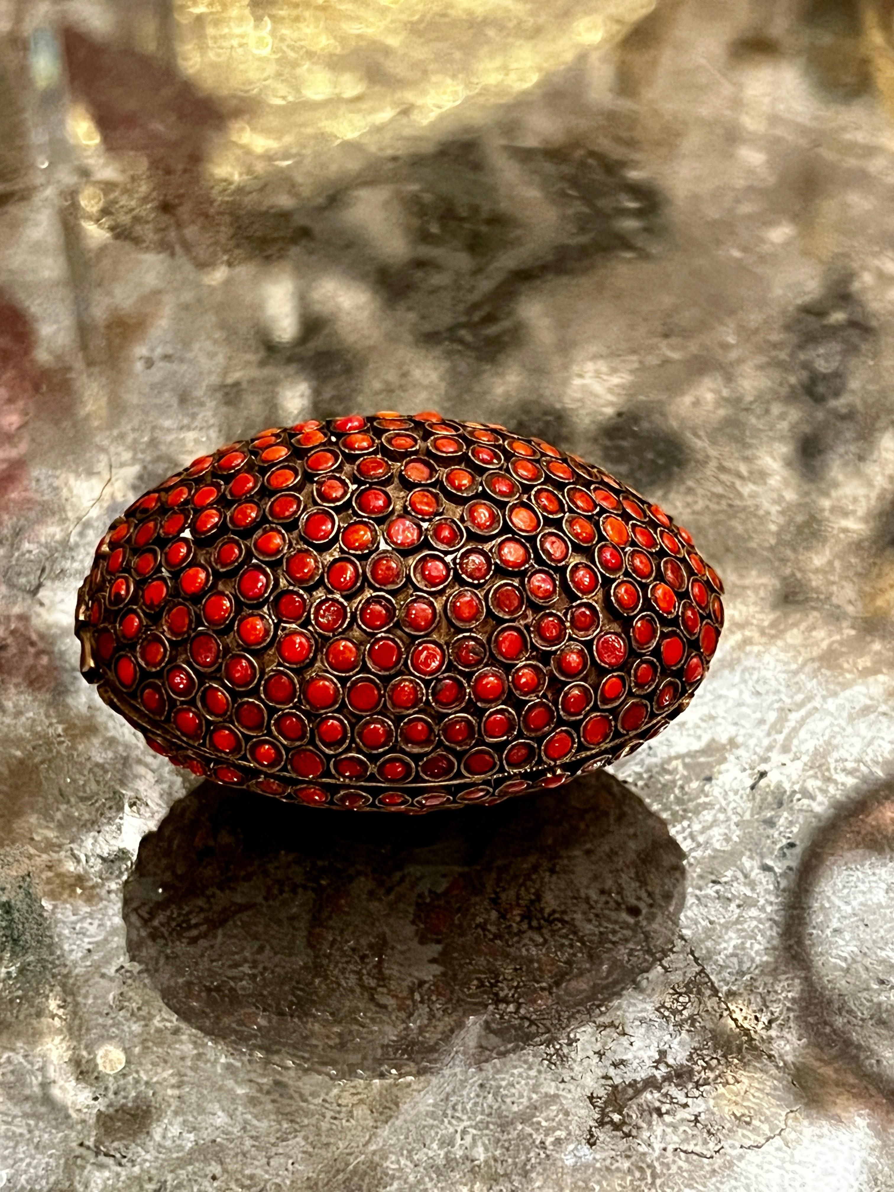A circa 1950's Turkish carnelian and gilt bronze hinged egg object d'art jewellery box that opens easily.

Measurements:
Length: 3