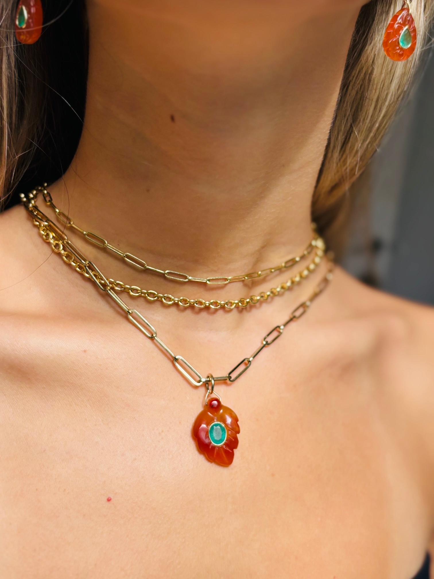 Collana in corniola, smeraldo e oro in vendita 3