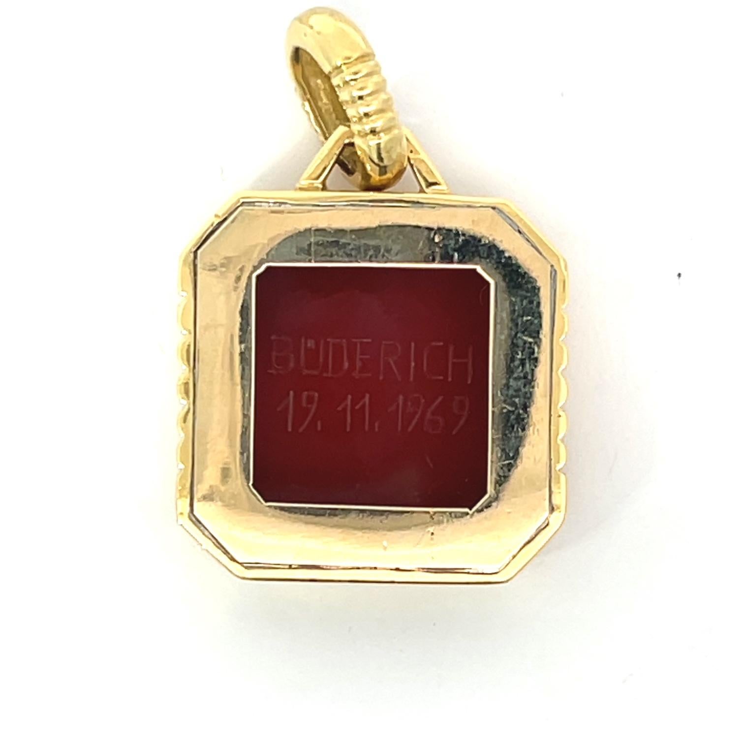 Pendentif famille cornaline en or jaune 18 carats Neuf - En vente à New York, NY